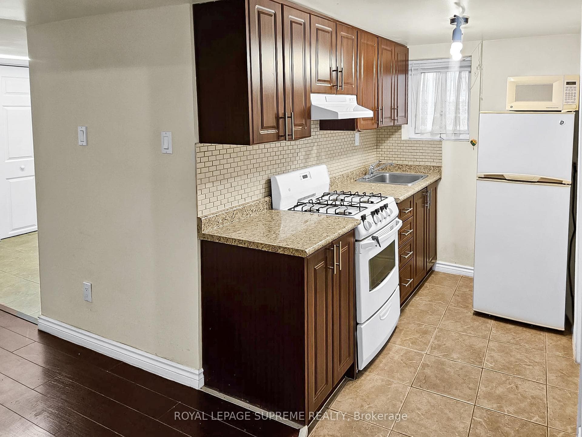 552 Caledonia Road Unit A photo 10