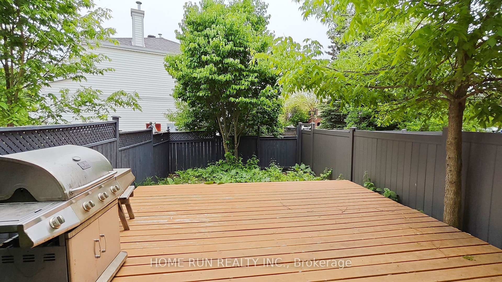 152 Thornbury Crescent photo 37