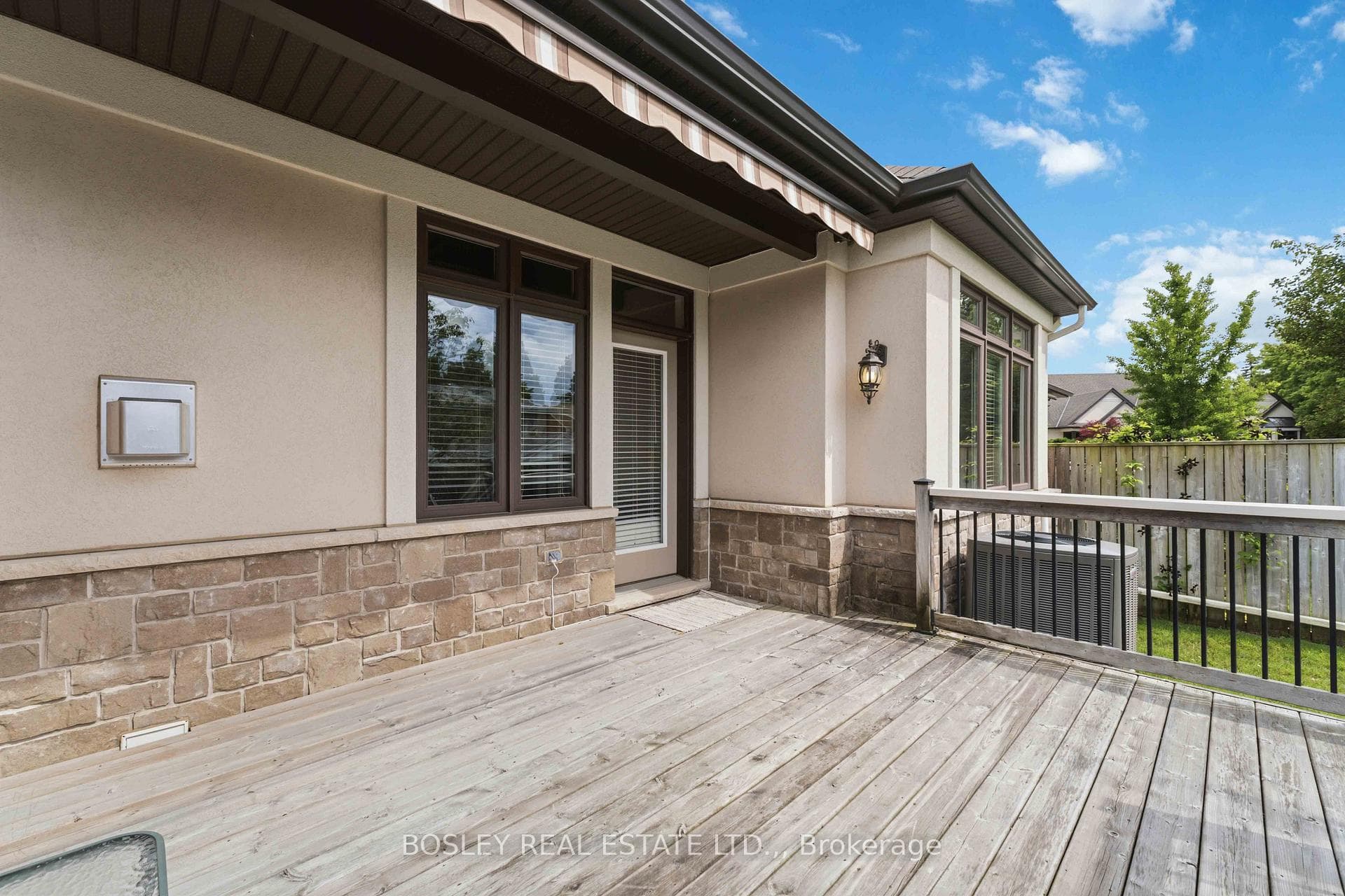 Retractable awning