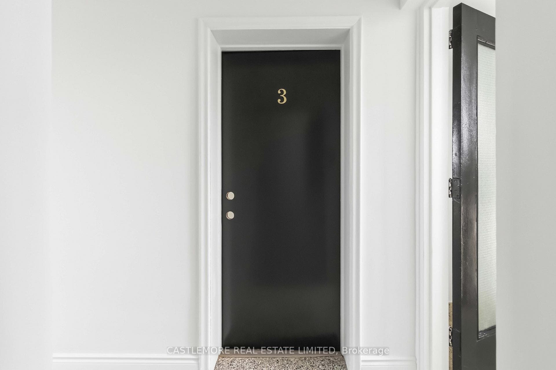 9 allenby Avenue photo 4