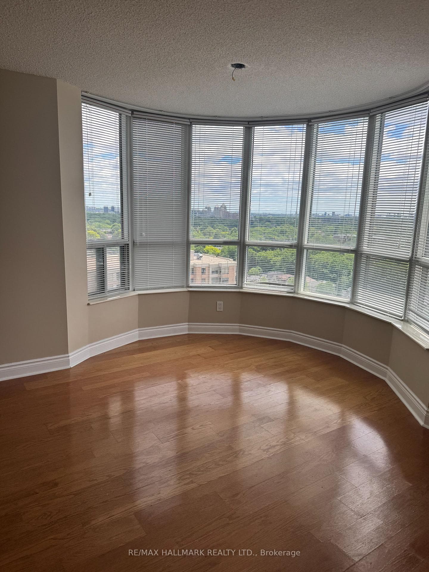 5 Northtown Way Unit 1712 photo 8