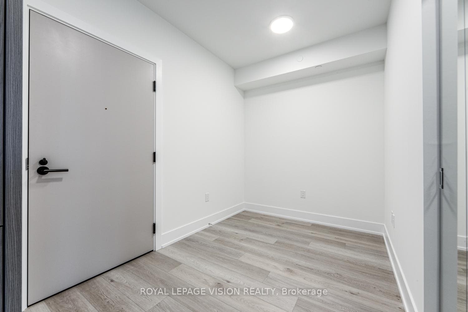 858 Dupont Street Unit 537 photo 2