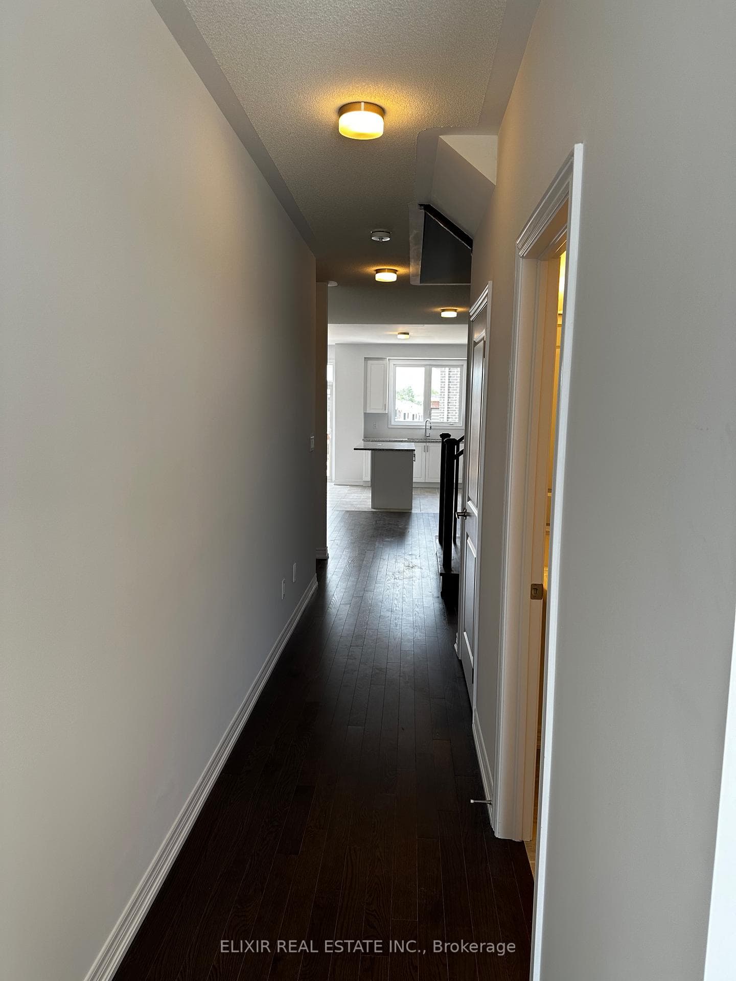 141 Fenchurch Manor photo 3