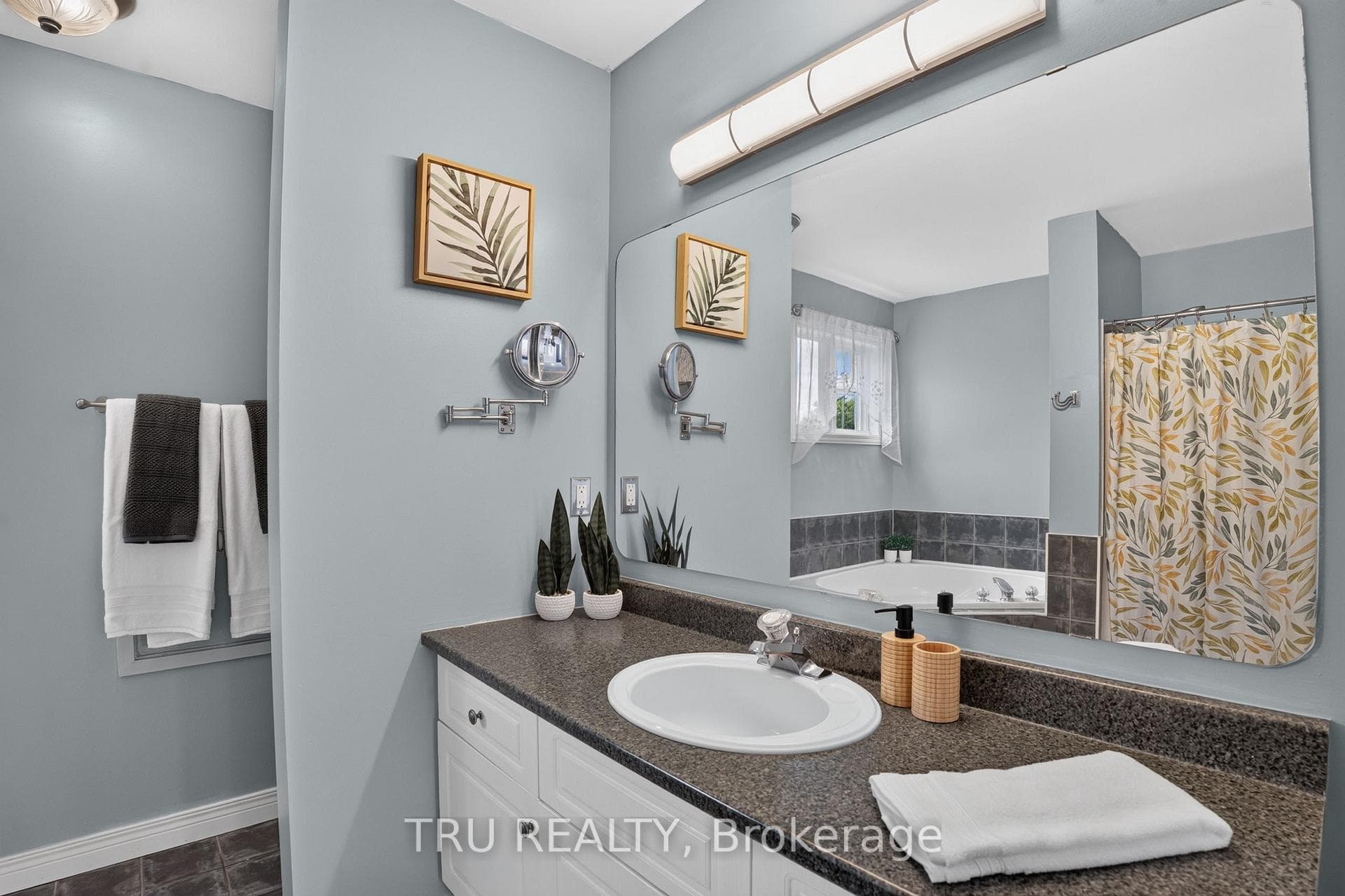 4 PC Ensuite