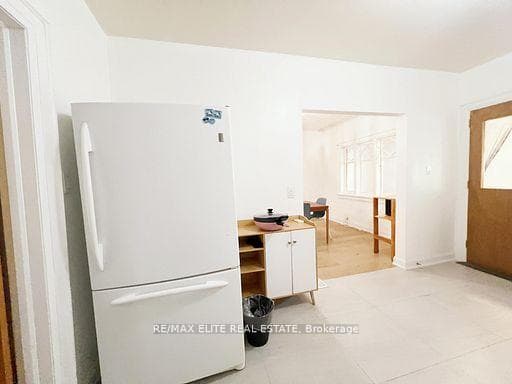 Upper 299 Robina Avenue photo 24