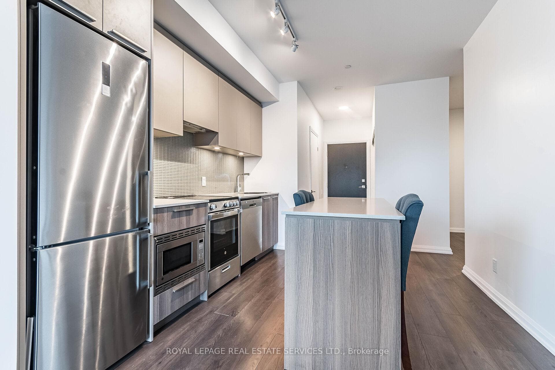 4208 Dundas Street Unit 505 photo 8