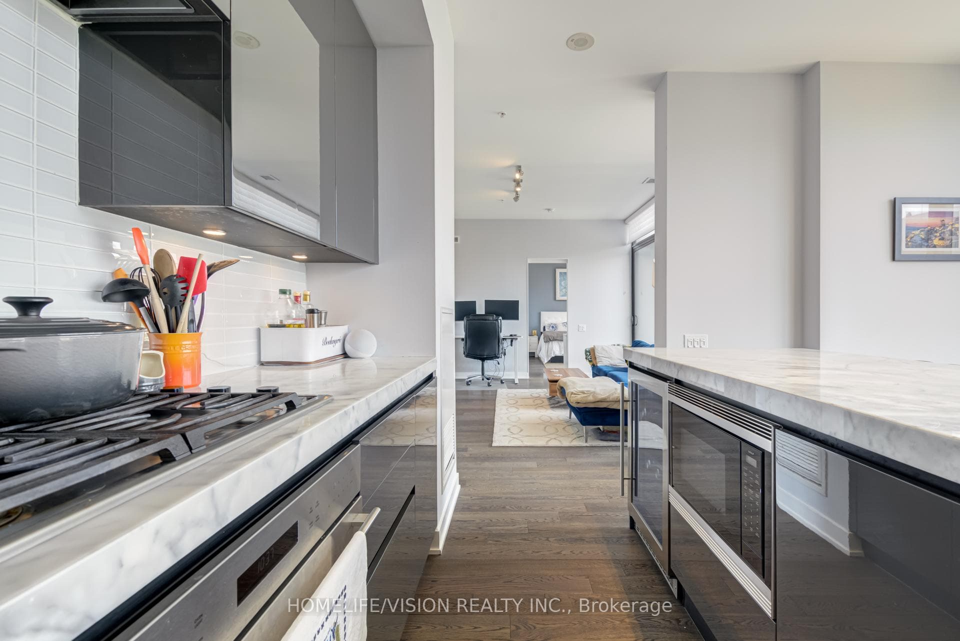 629 KING Street Unit PH 1415 photo 18