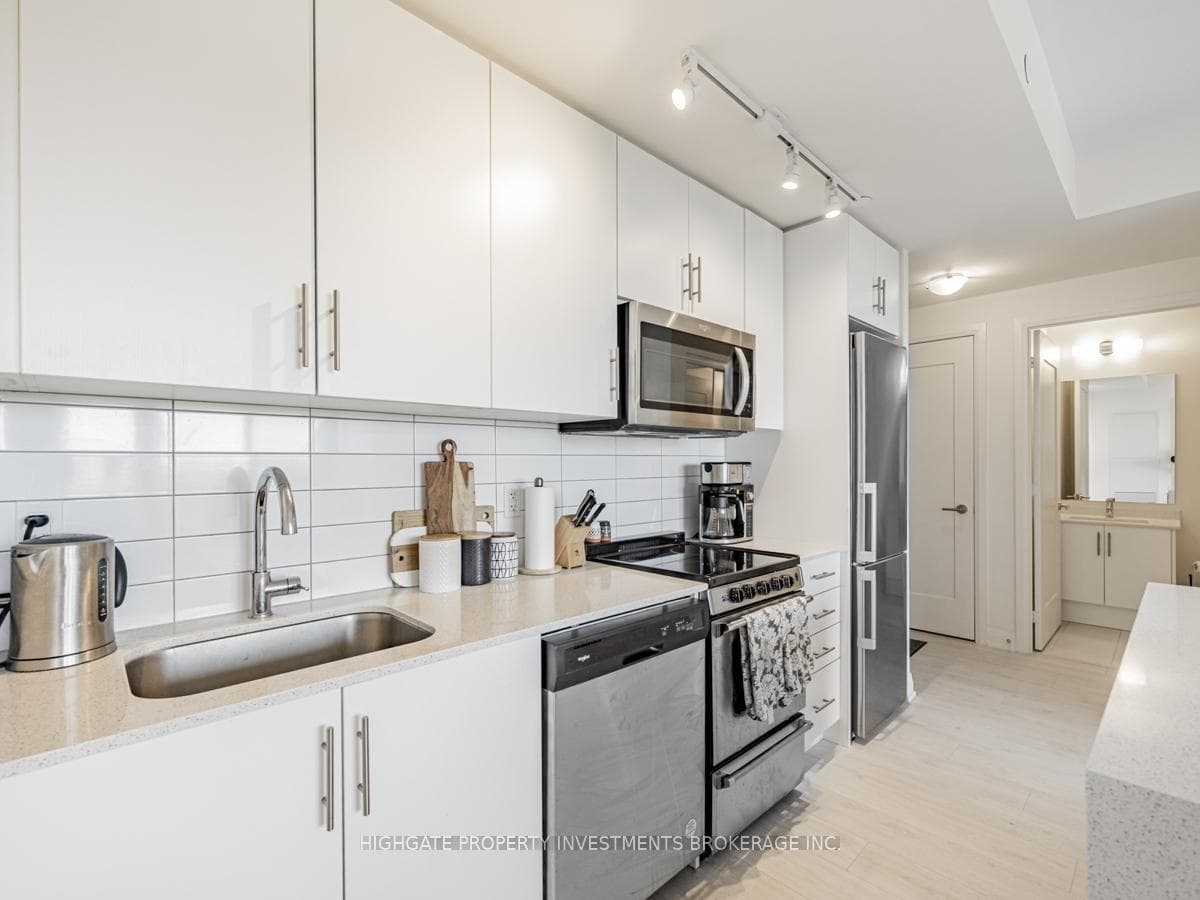 509 Dundas Street Unit 403 photo 9