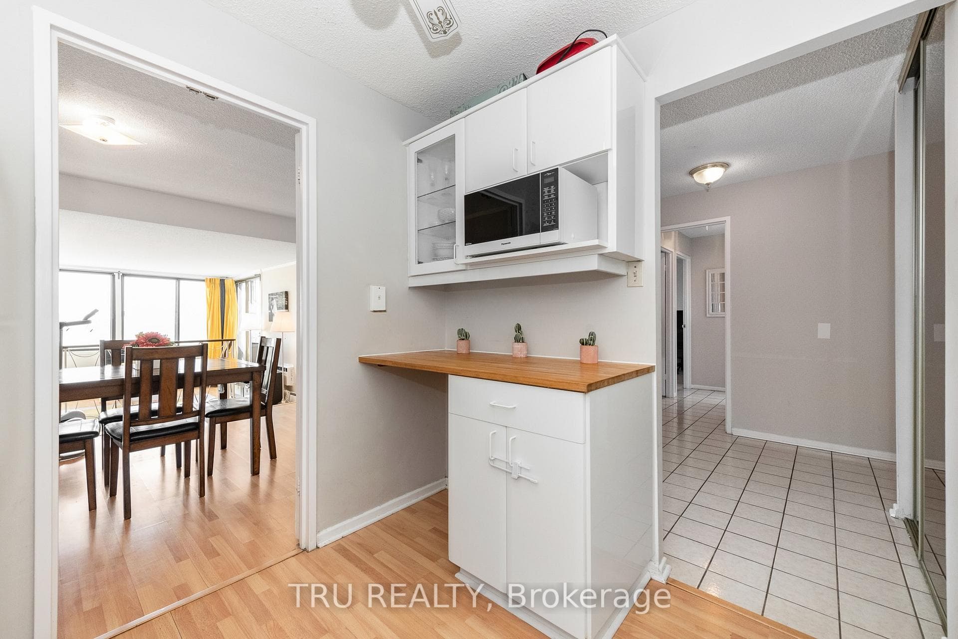 415 GREENVIEW Avenue Unit 805 photo 6