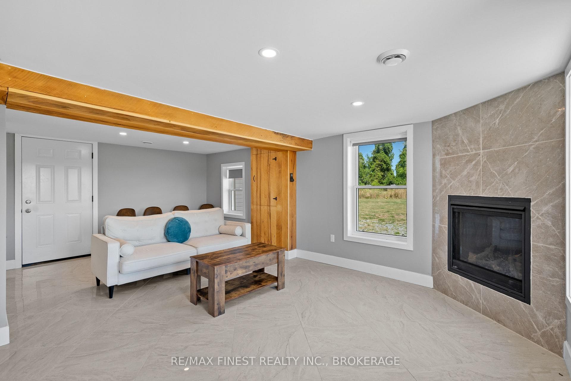 2405 Mcintyre Road photo 13