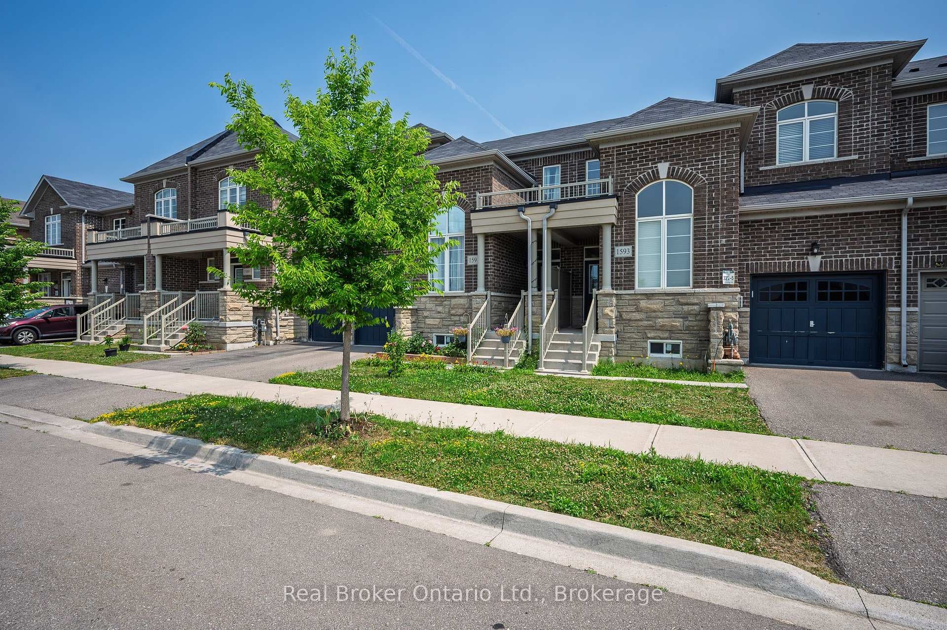 1593 Chretien Street photo 4