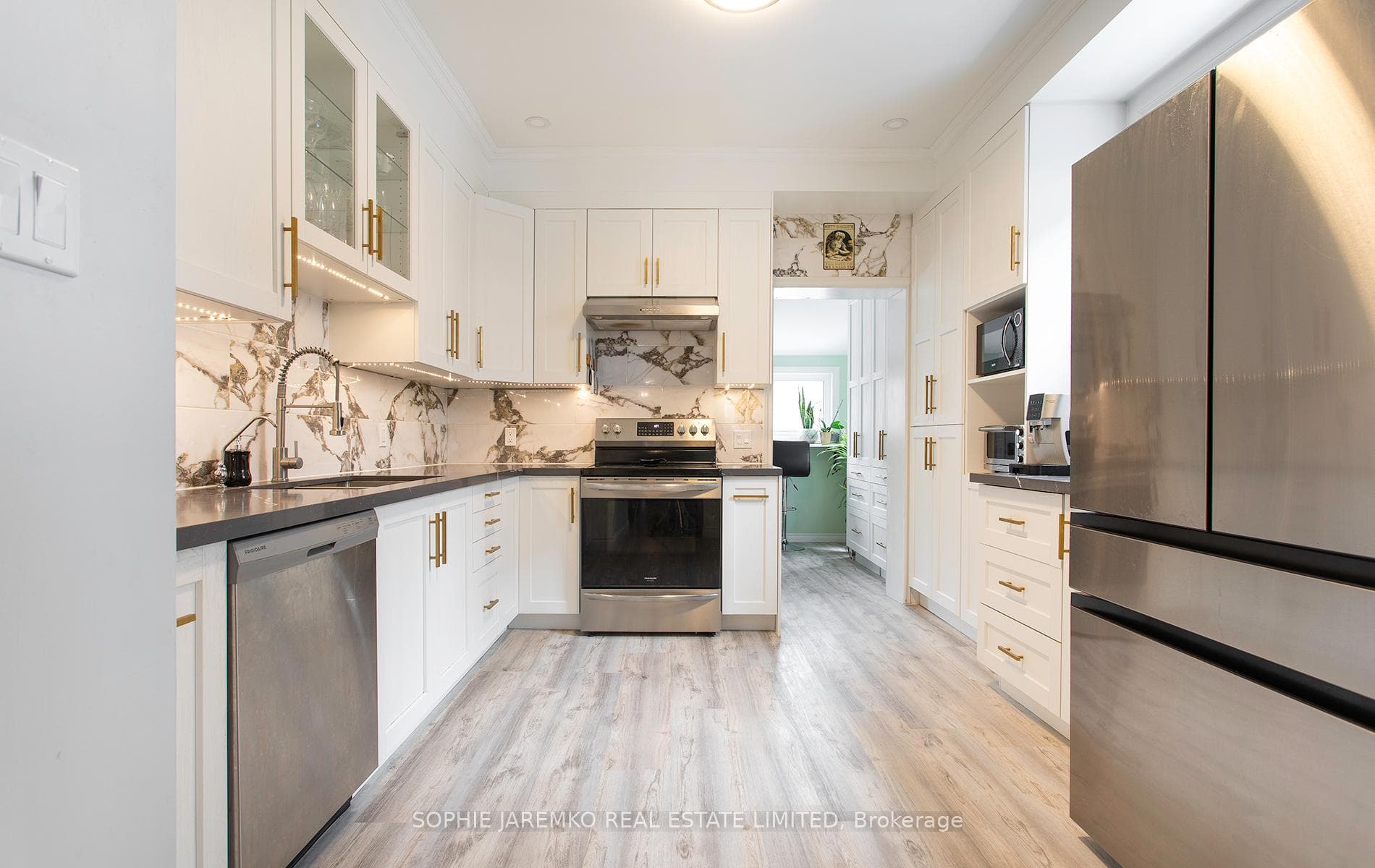 Quartz countertops and backsplash!