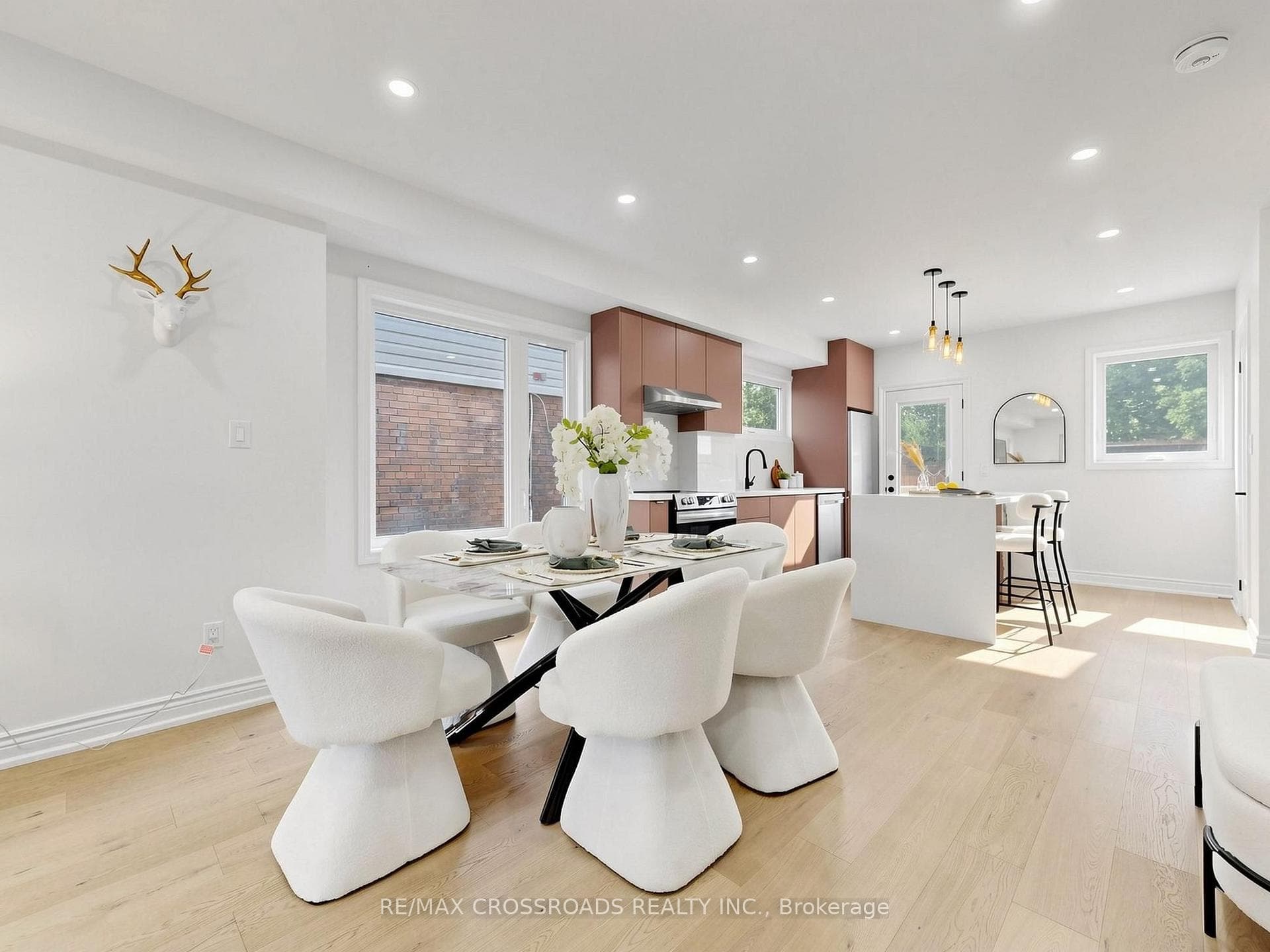 548 Glebeholme Boulevard photo 13