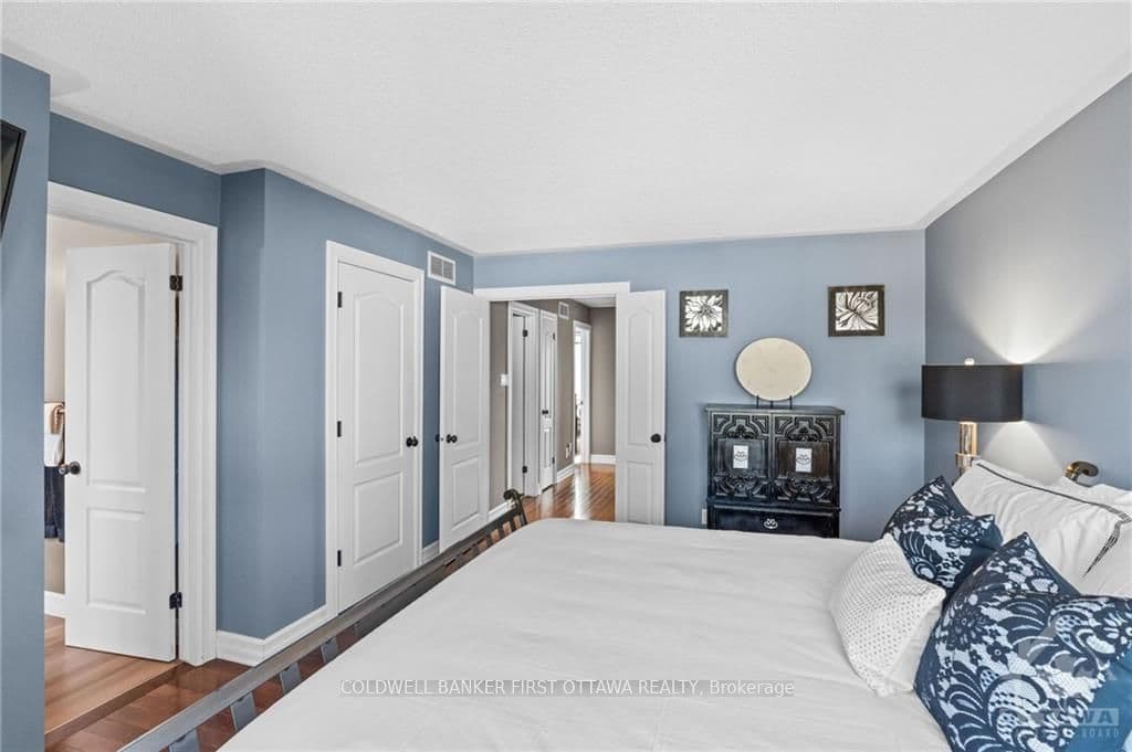 5 SHEPPARD'S GLEN Avenue photo 16