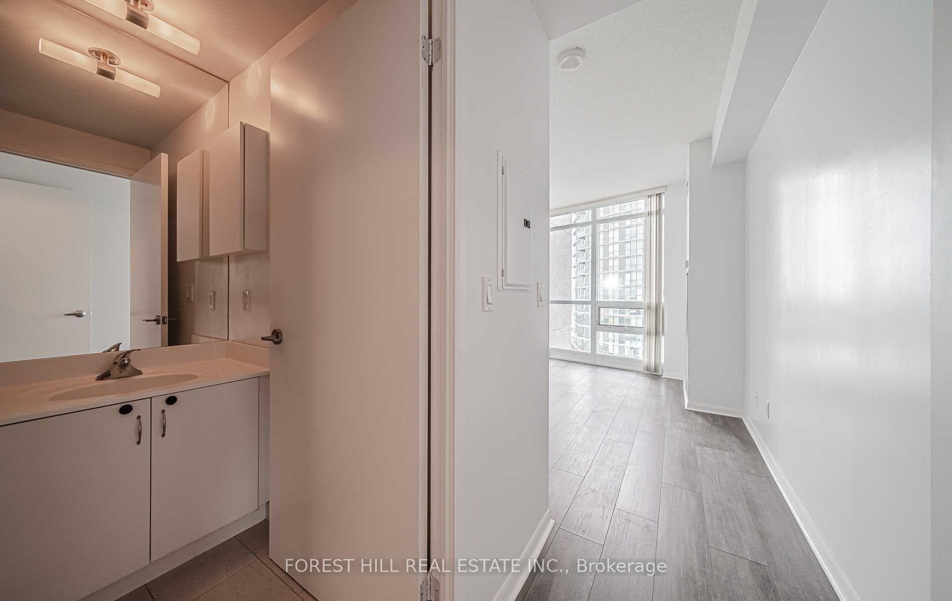 215 Fort York Boulevard Unit 2910 photo 22