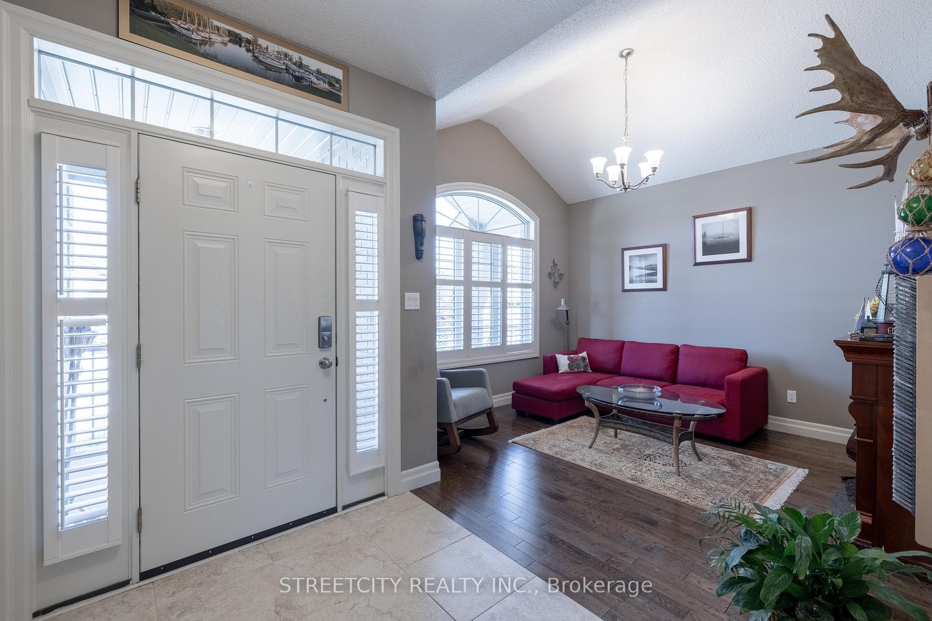 2080 Beaverbrook Avenue Unit 19 photo 5