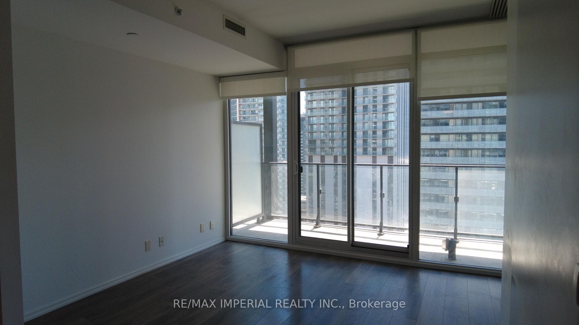 125 peter Street Unit 2411 photo 5