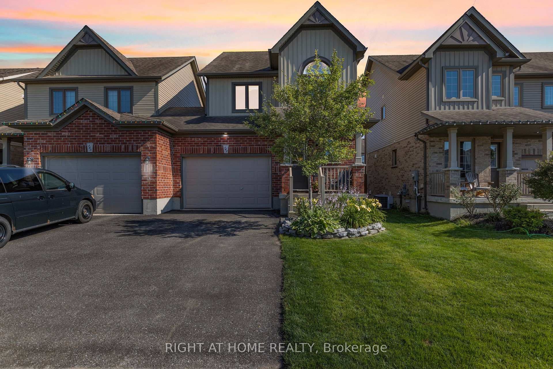 162 Banting Crescent photo 1