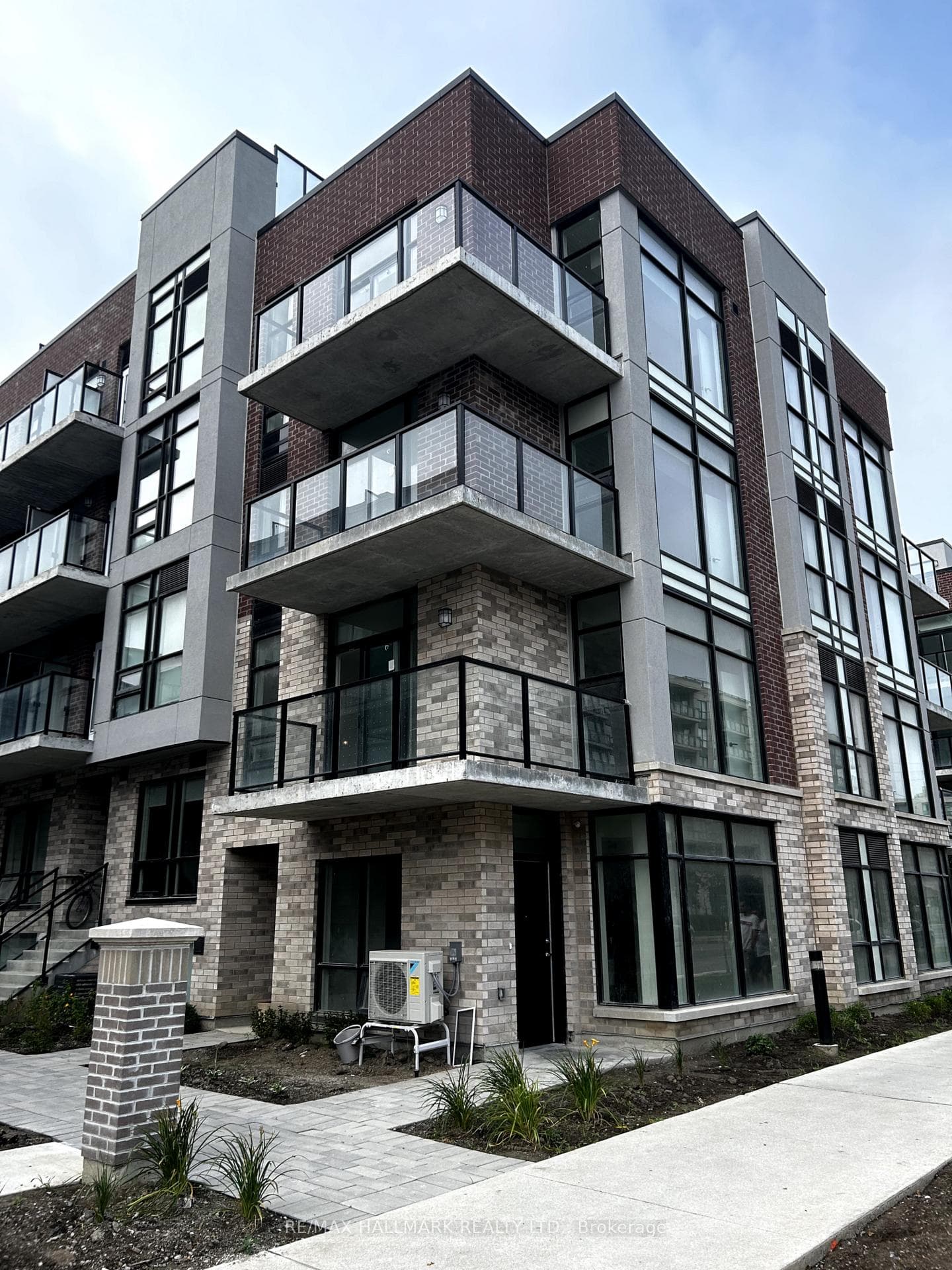 35-861 Sheppard Avenue Unit 2nd photo 5
