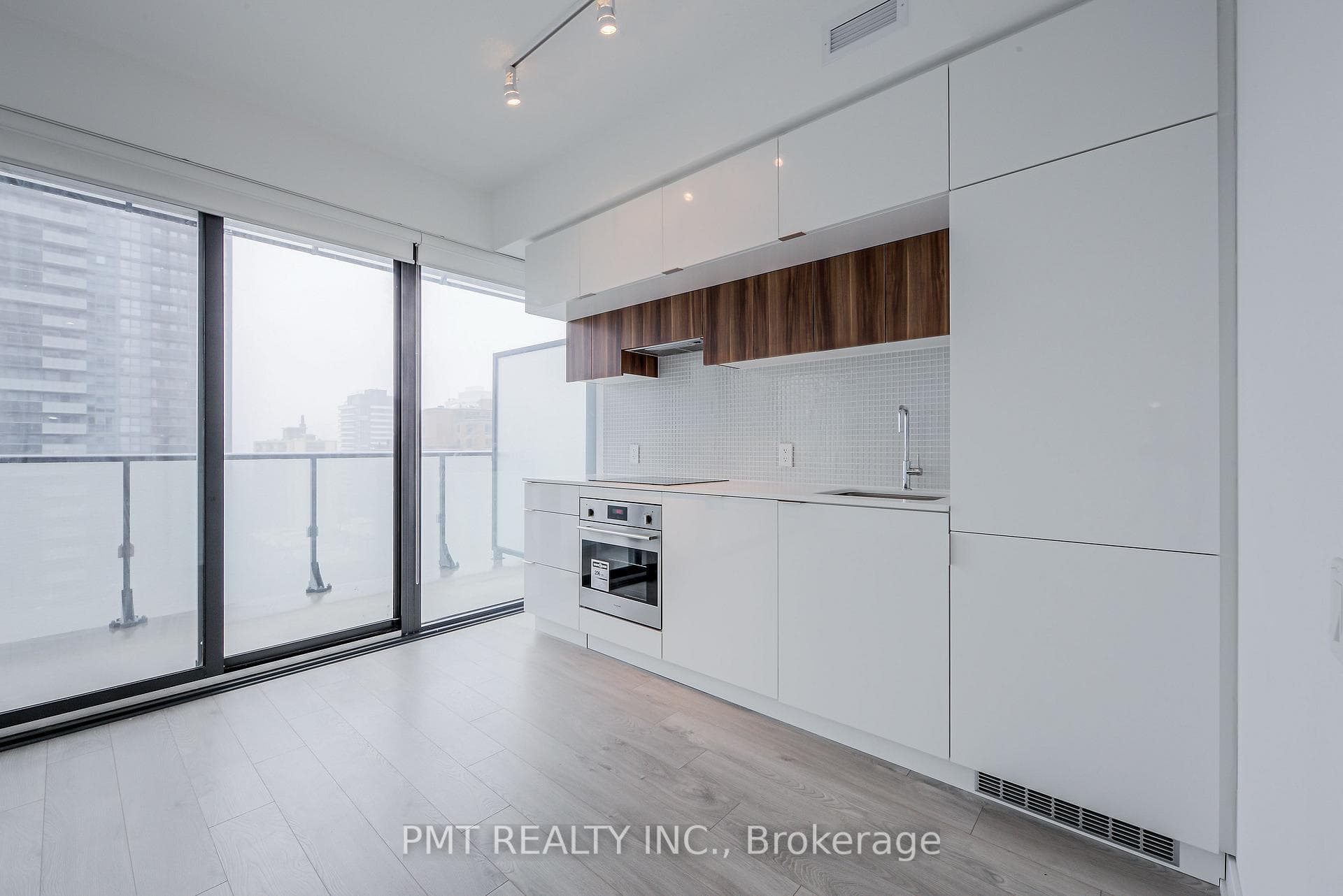 185 Roehampton Avenue Unit 1311 photo 16
