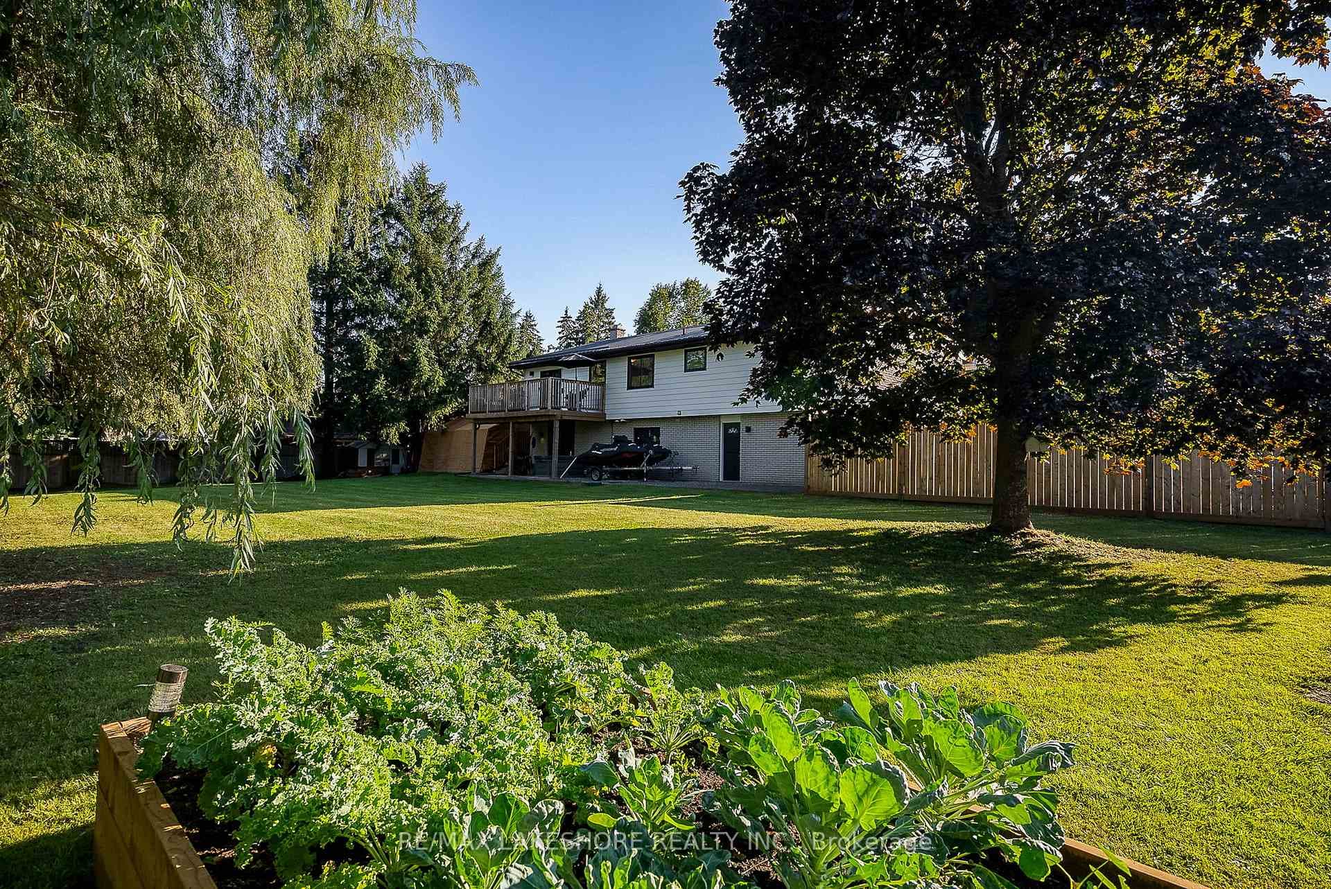 2555 TELEVISION Road photo 32