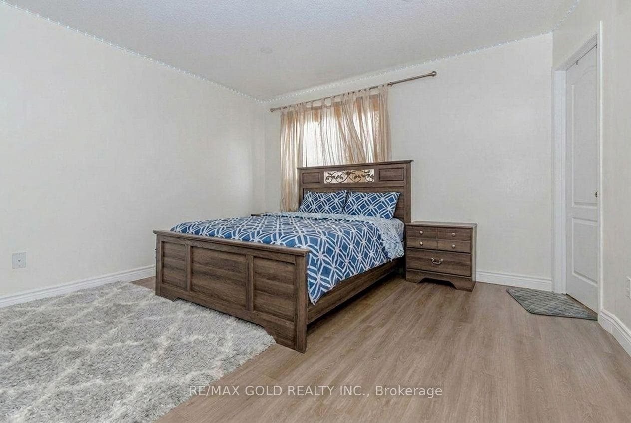 35 Ridgefield Court photo 13