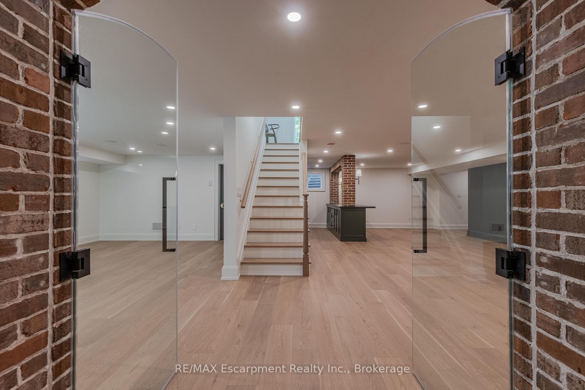 130 Edgecliffe Place photo 42