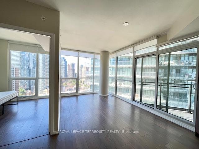 Suite 2002