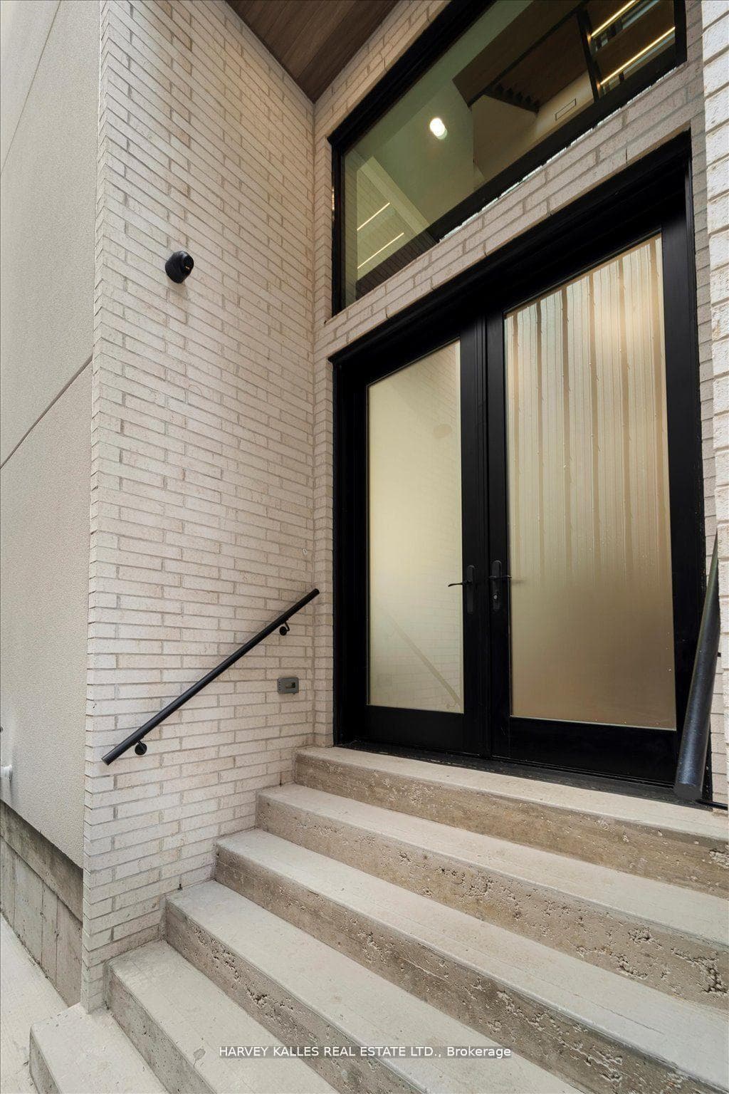 697 Richmond Street photo 38
