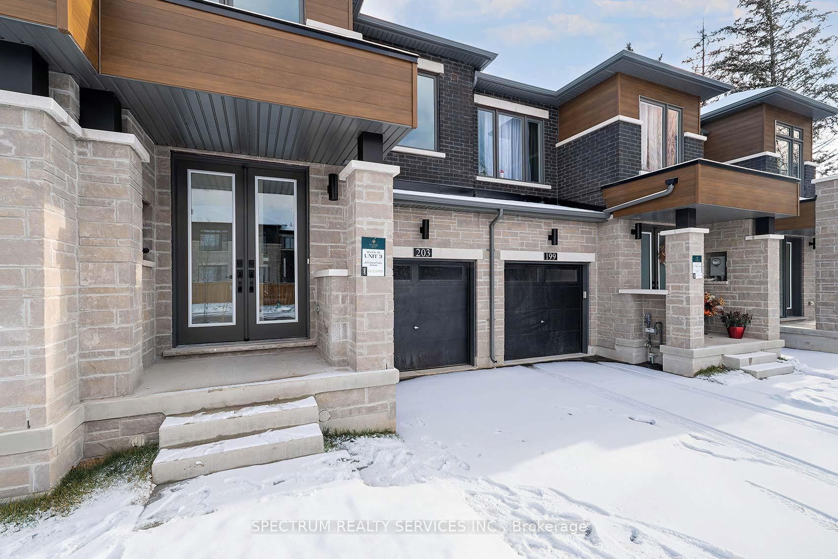 203 Grand Trunk Avenue photo 2