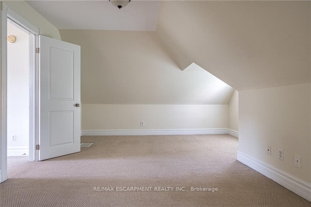 17 Stanley Avenue photo 36