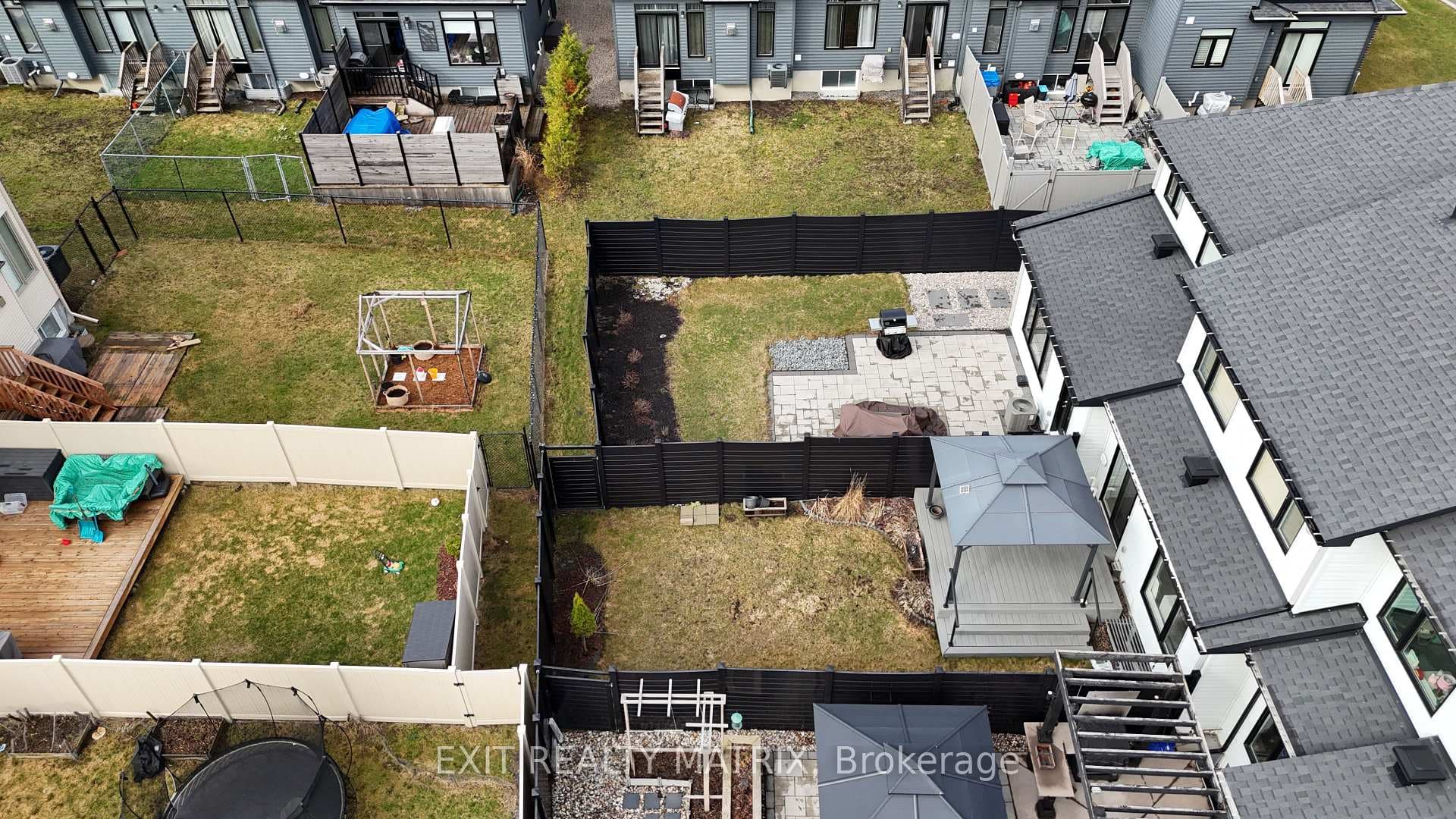 656 Putney Crescent photo 33