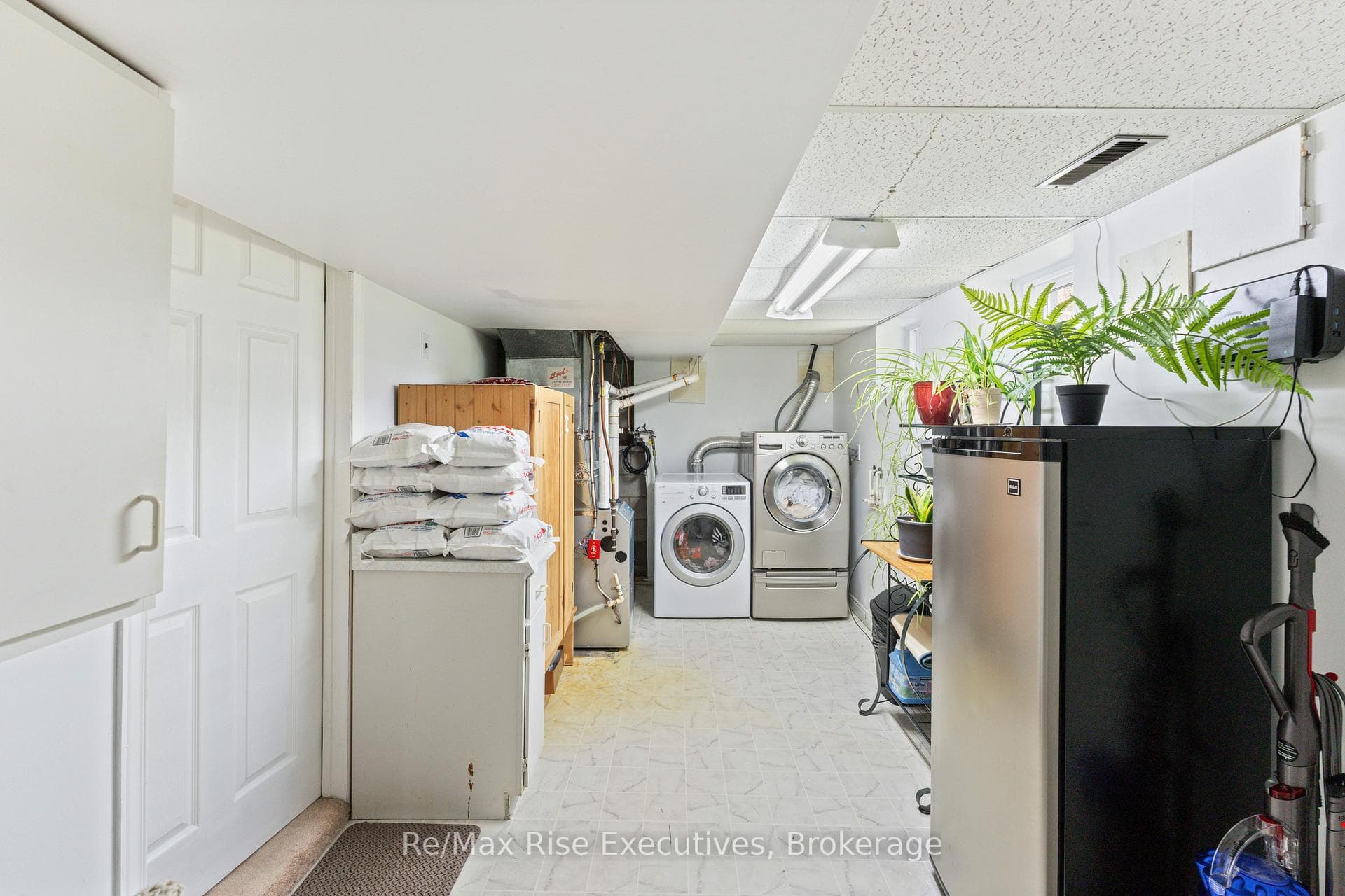 552 Montrose Road photo 18