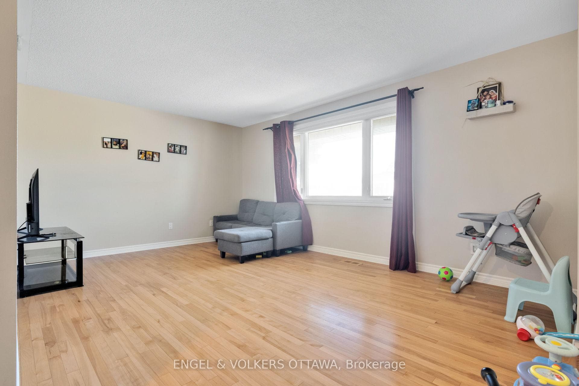 1311 S Avenue photo 5
