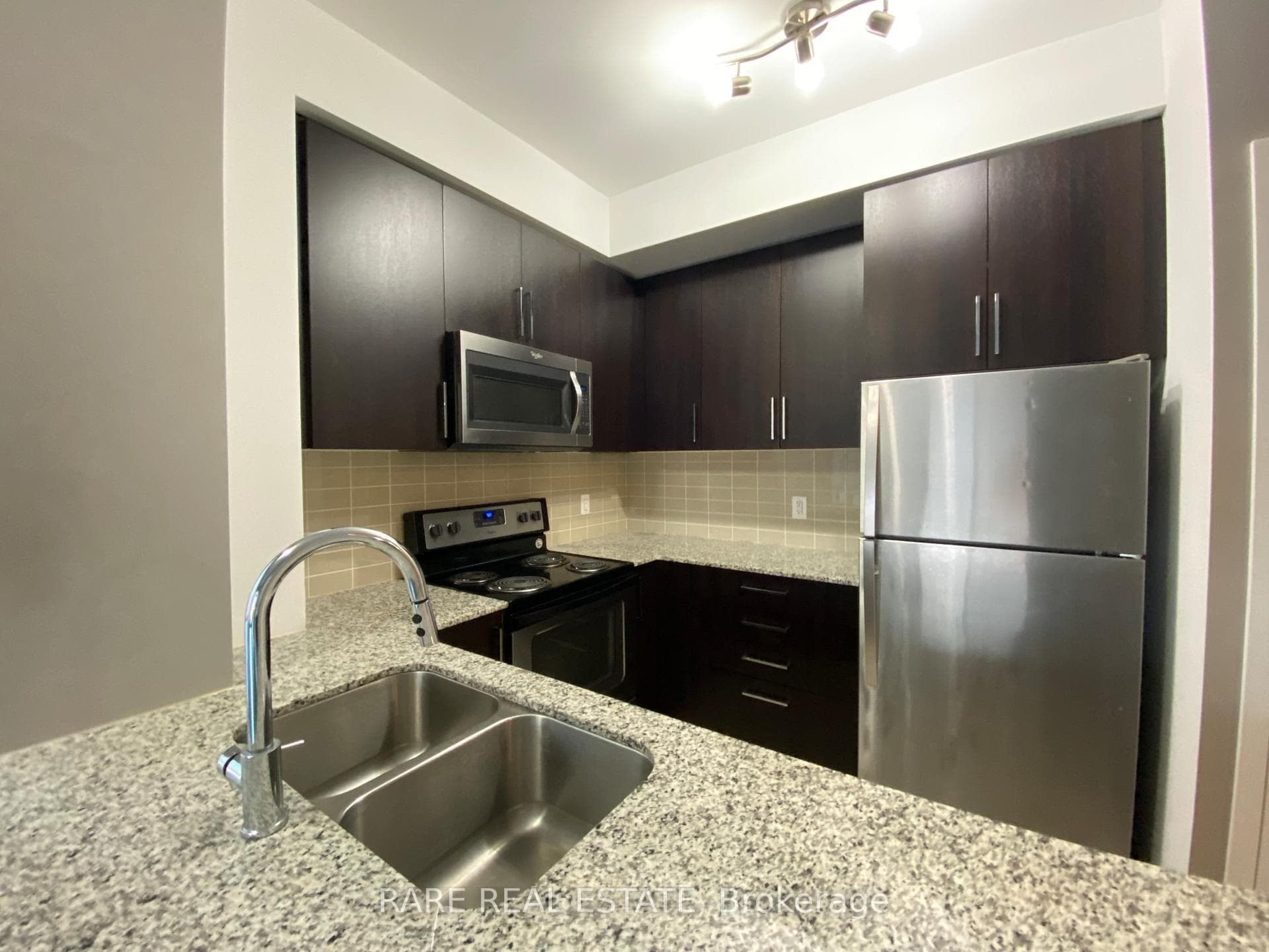 840 Queens Plate Drive Unit 911 photo 2