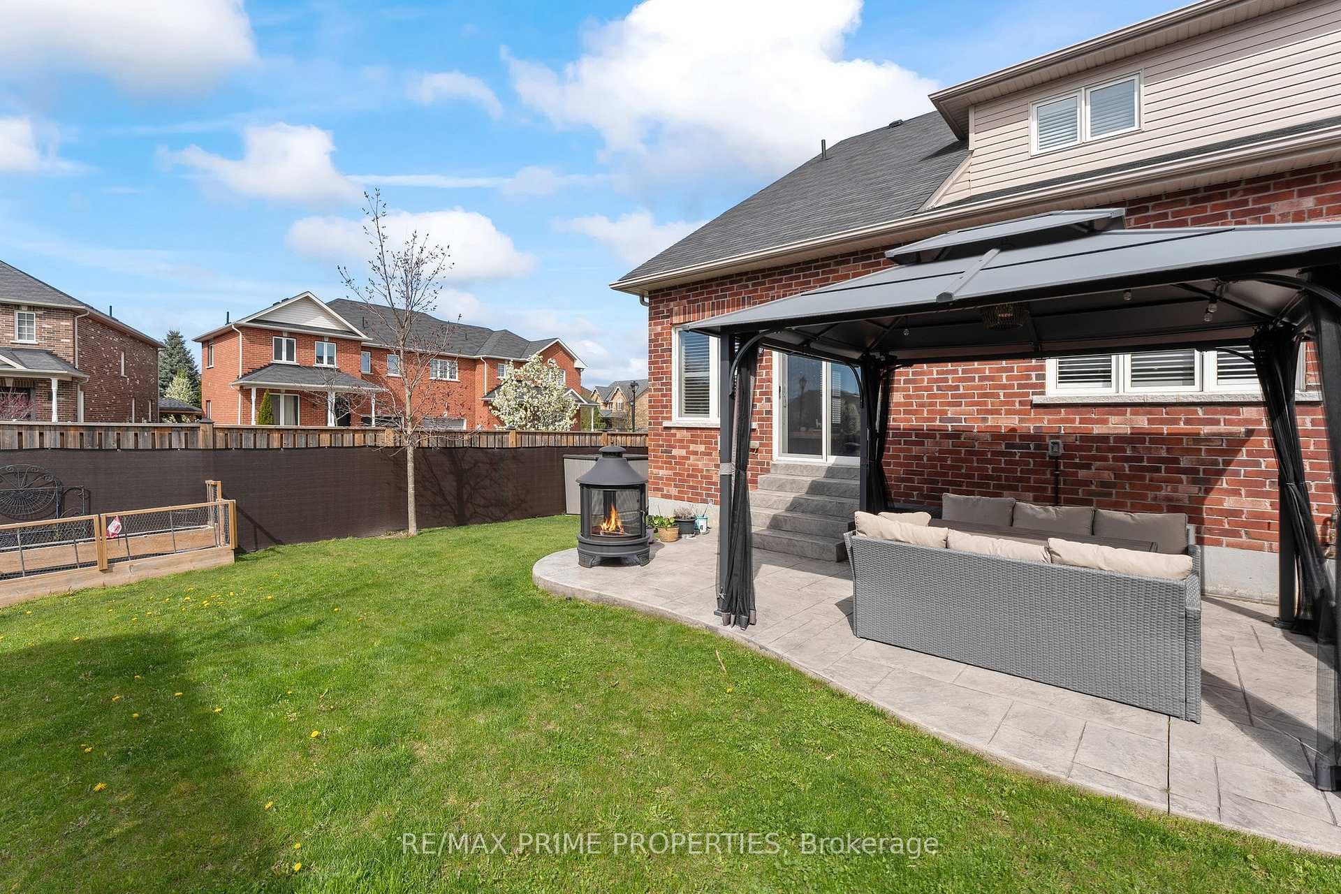 Great backyard w/ interlock and gazebo, Gas hookup