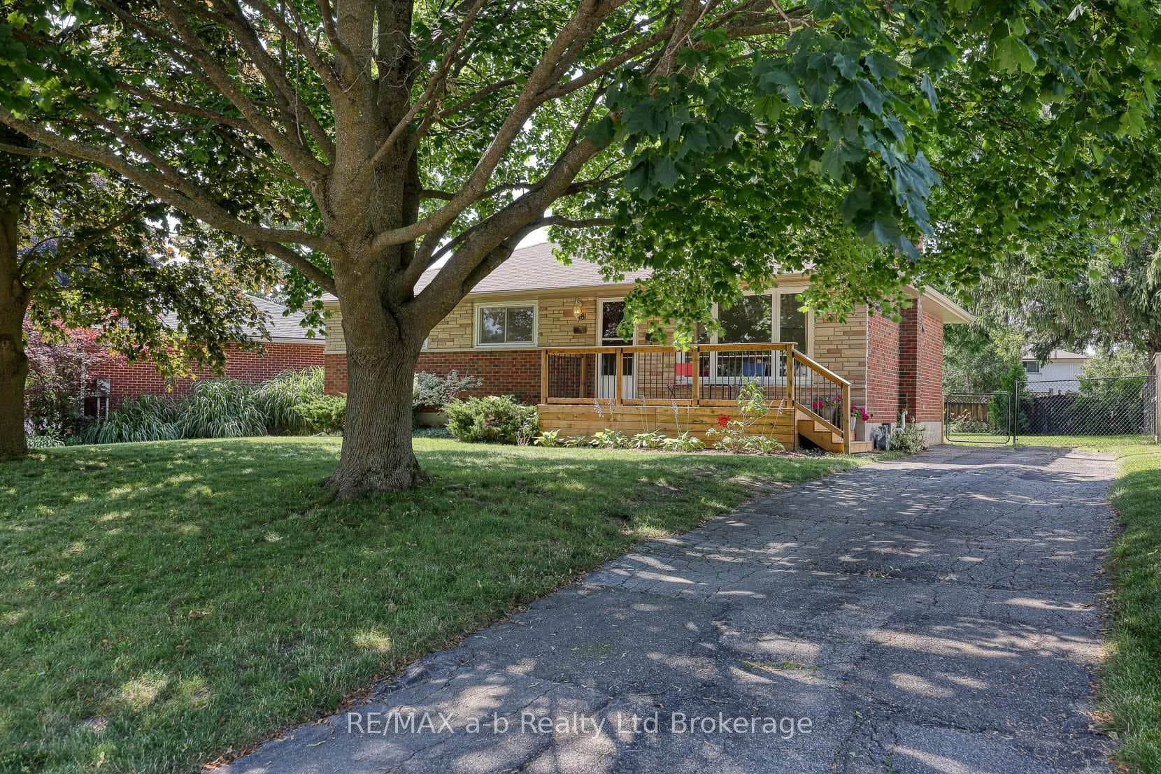 18 Chisholm Drive photo 2