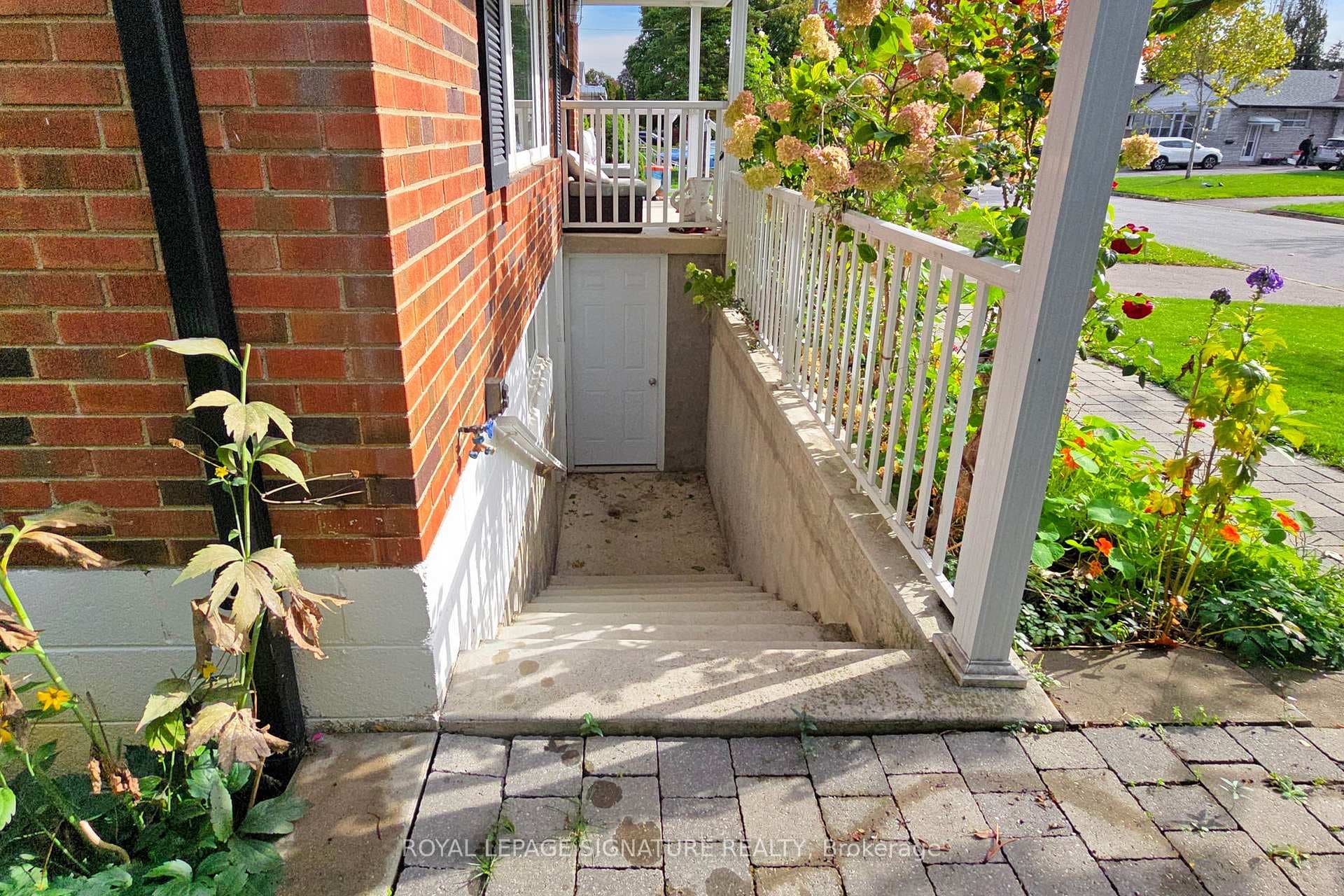 68 Christina Crescent photo 4