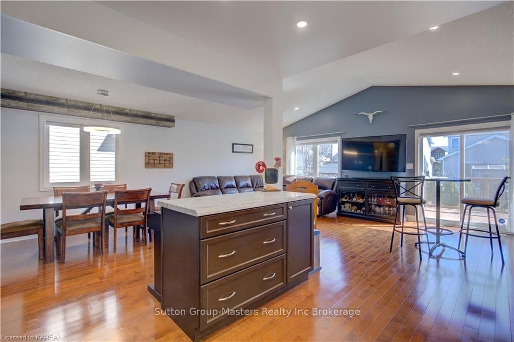 1506 CRIMSON Crescent photo 19