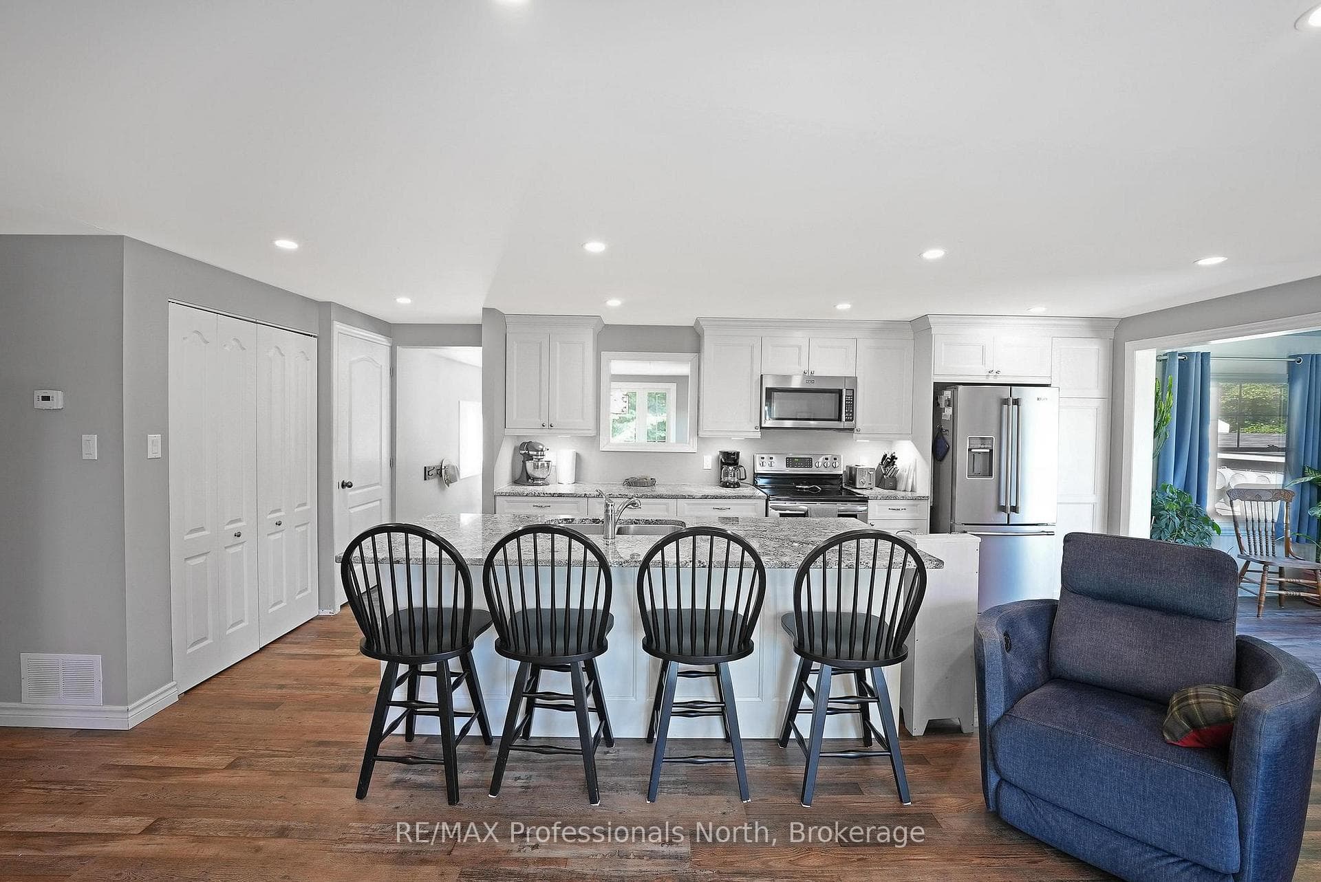 3389 Gelert Road photo 13