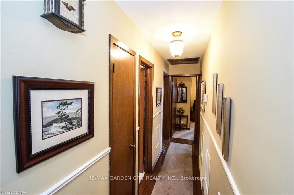 4 Governor Simcoe Drive photo 16