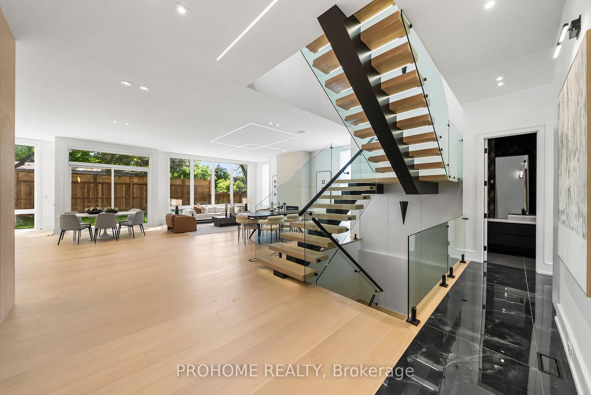 15 Aldershot Crescent photo 6