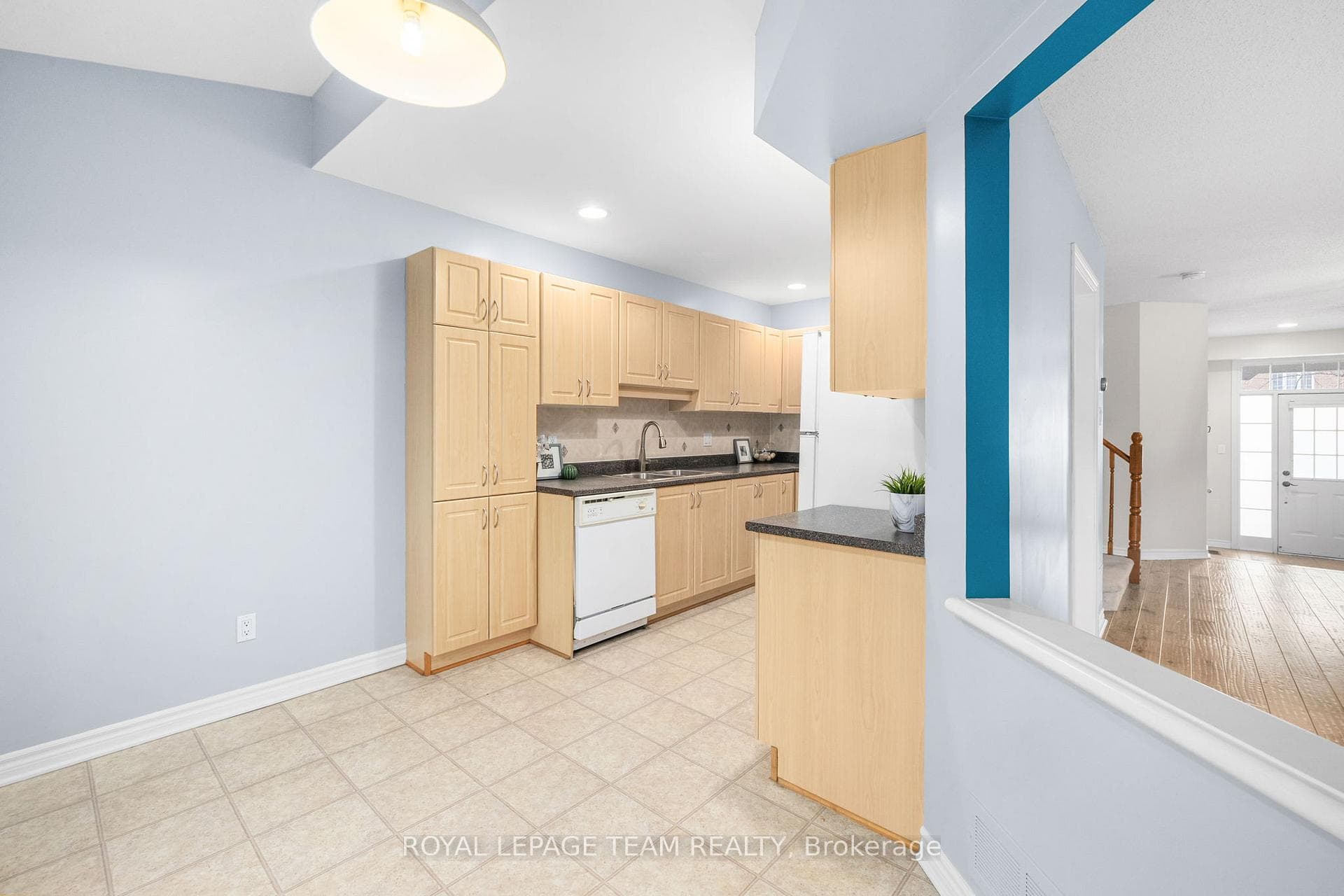 189 Gray Crescent photo 18