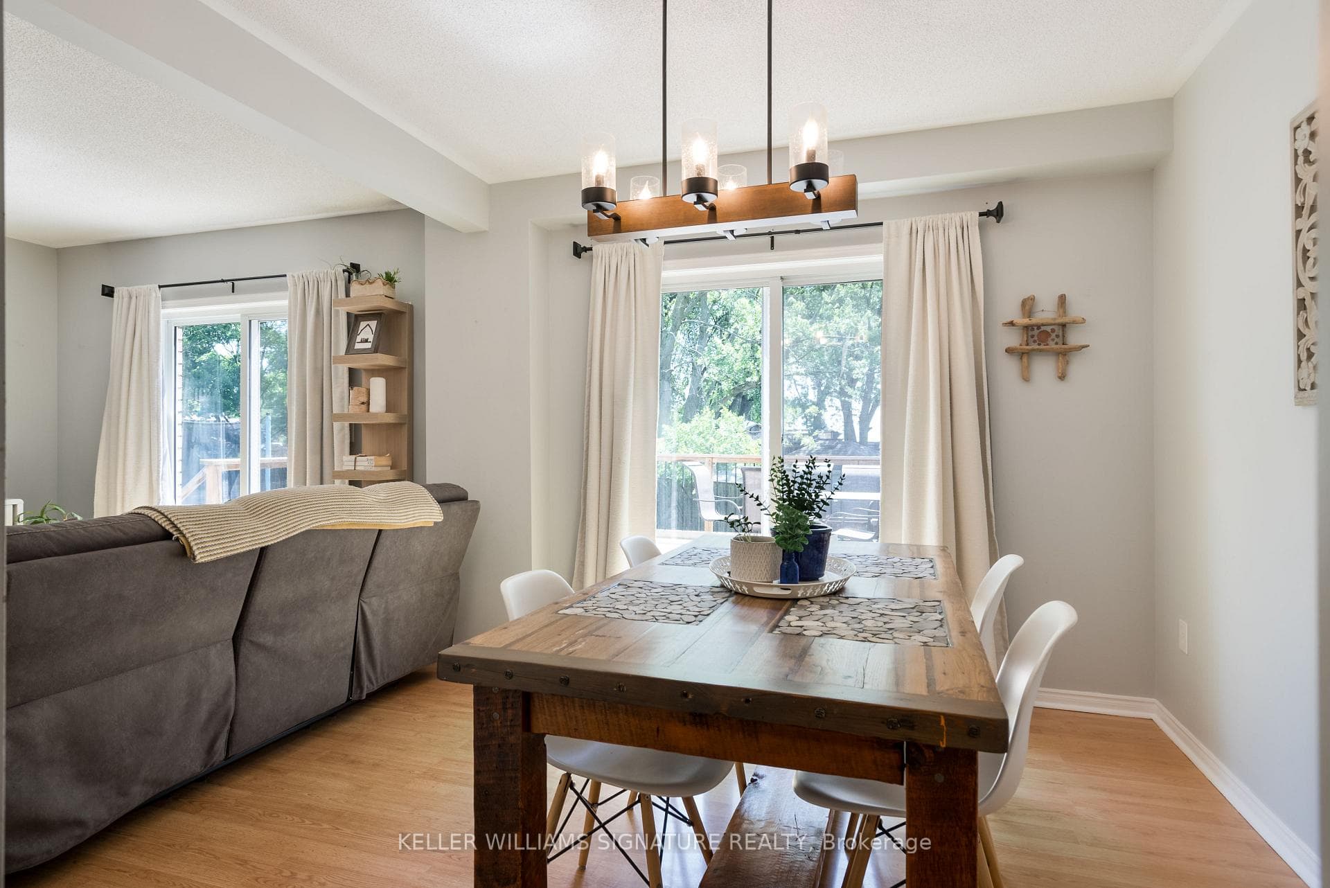 27 Stoneybrook Crescent photo 4