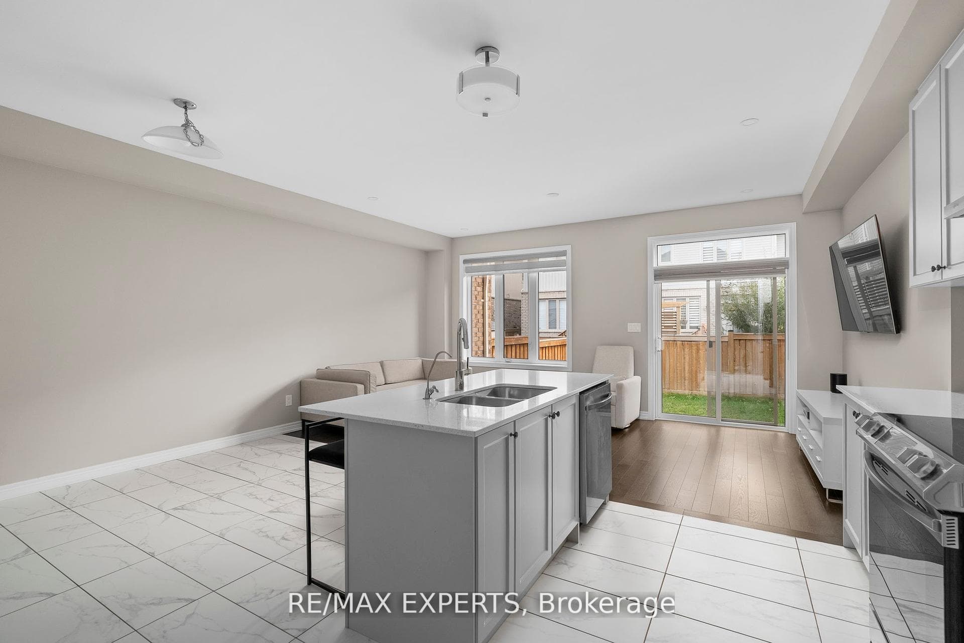 78 Clifford Crescent photo 13