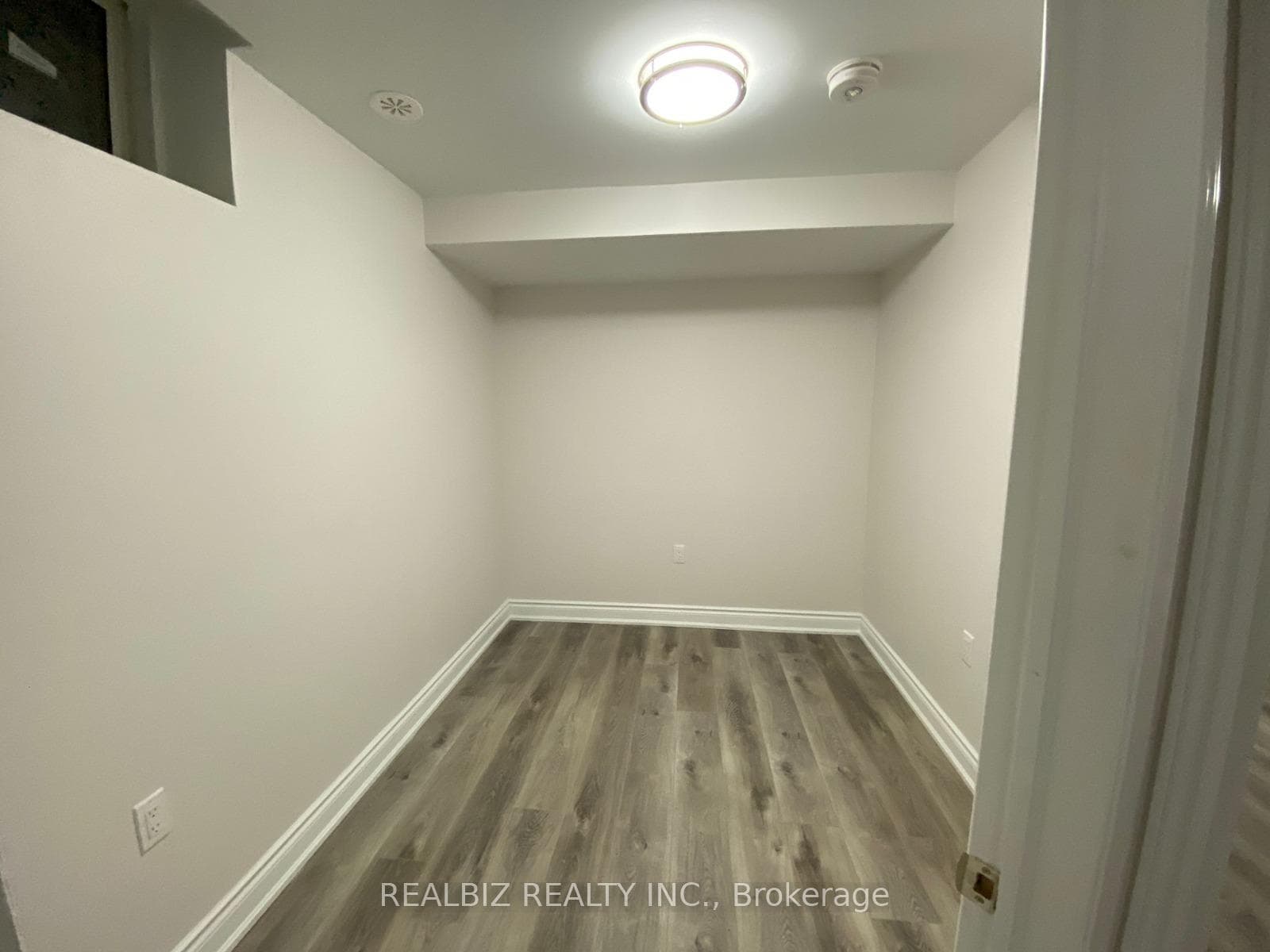50 Edinburgh Drive Unit 19 photo 12