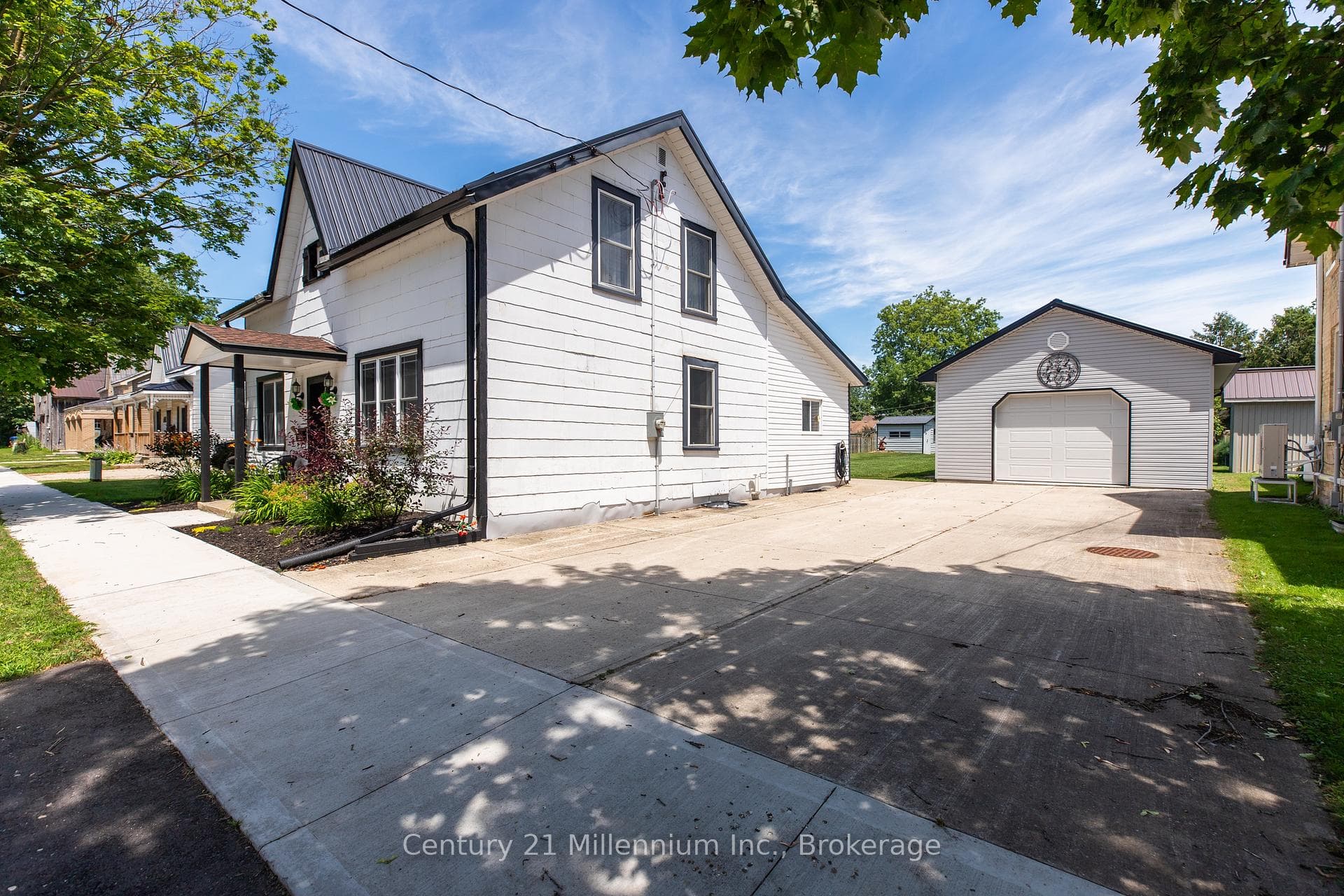 544 Louisa Street photo 2