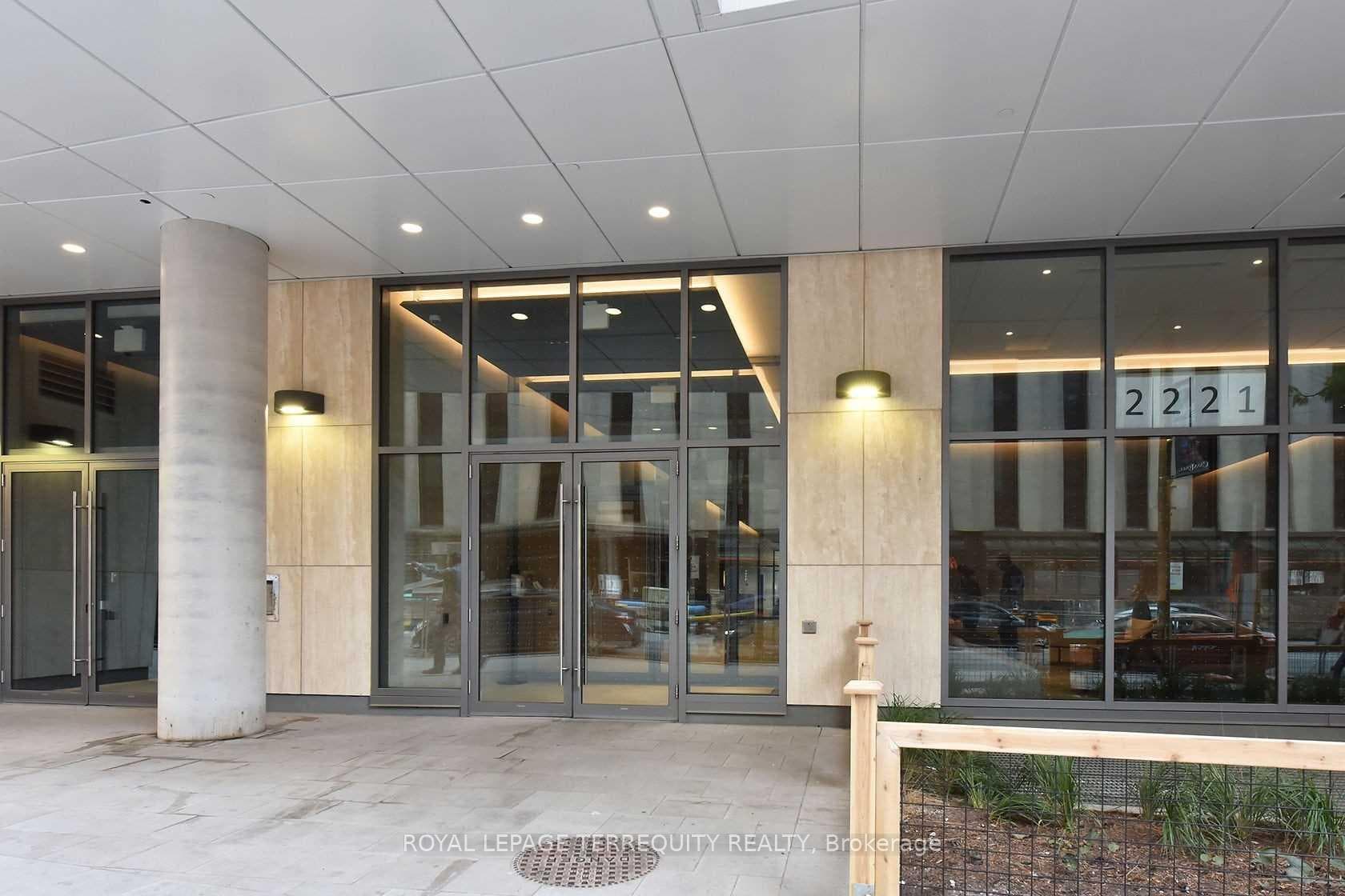 2221 Yonge Street Unit 2109 photo 3