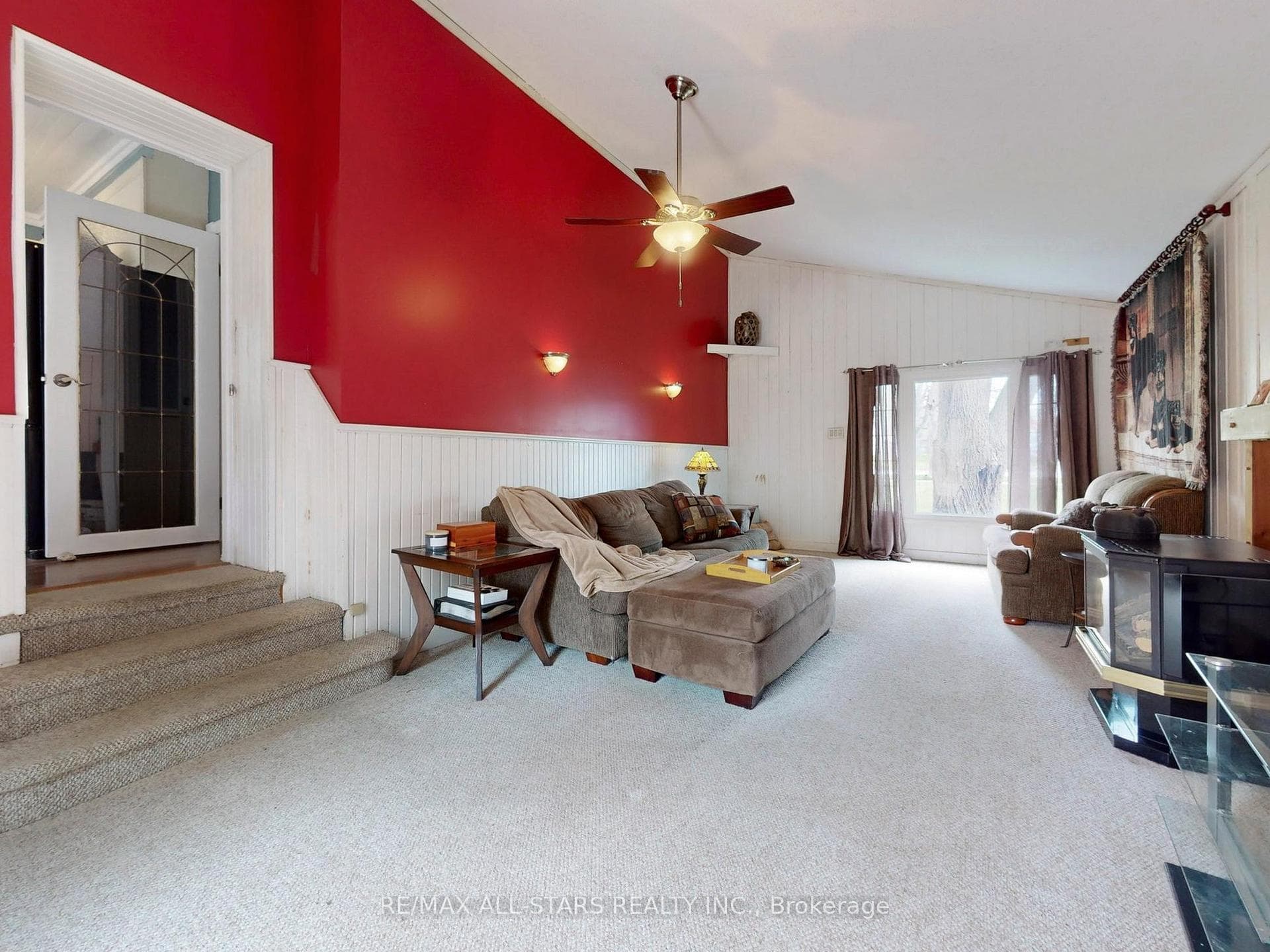 Sunken family rm with fireplace & walkout to deck
