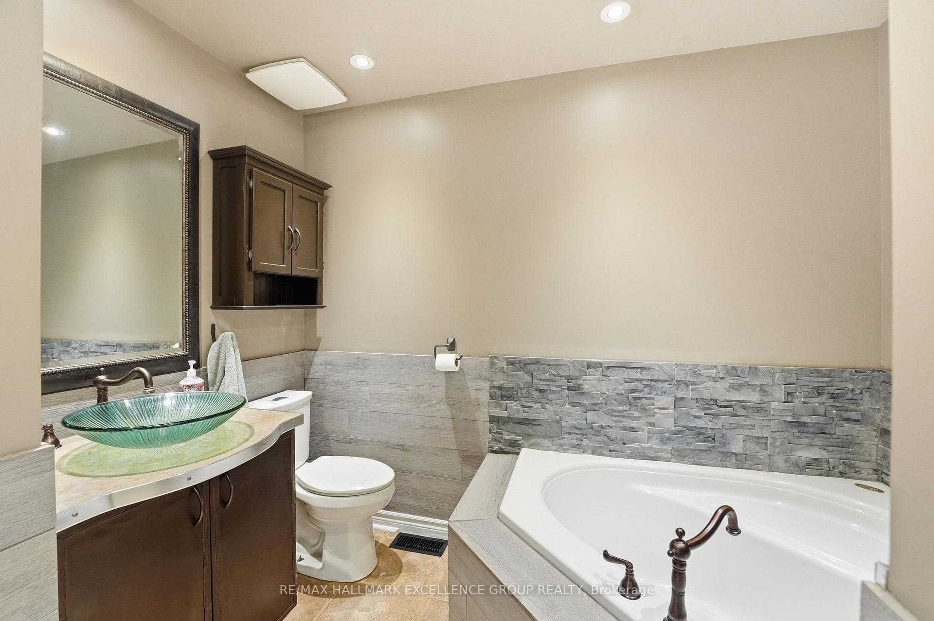 887 Nesting Way photo 33